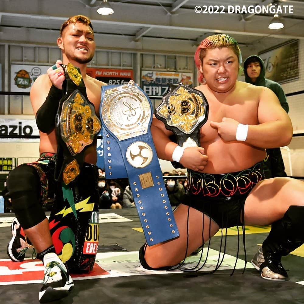 Kzyのインスタグラム：「#札幌大会 #3連戦  #ありがとうございました  #openthetwingate #初戴冠  #openthetwingatechampion  #bigboss清水  #双琉王  #u_t  #タッグタイトル #2冠  #目指すは #3冠  #ghcジュニアタッグ  #yo_hey   #dragongate #ドラゴンゲート  #prowrestling #プロレス   #道産子 #江別市 #北海道  #えべチュン飼育係」