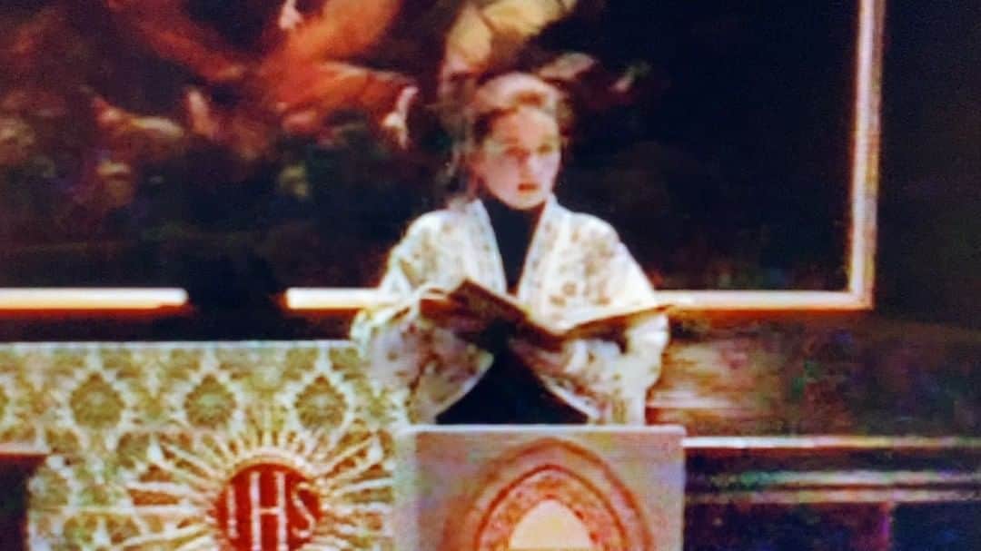 キャサリン・ジェンキンスのインスタグラム：「Going through an old box of my Mum’s VHS tapes and found this which is very apt for today. Here I am, 10 years of age, at St George’s Hanover Sq, London in rehearsals for the Choirgirl of the Year national final where I was representing Wales. One of my first times in the big city and gosh am I nervous! Had such a wonderful time working with all the talented young people in this year's competition- some stars of the future for sure!  The Young Chorister of the Year Girls’ Semi-Final is on BBC Two and @bbciplayer at 1.15pm today」