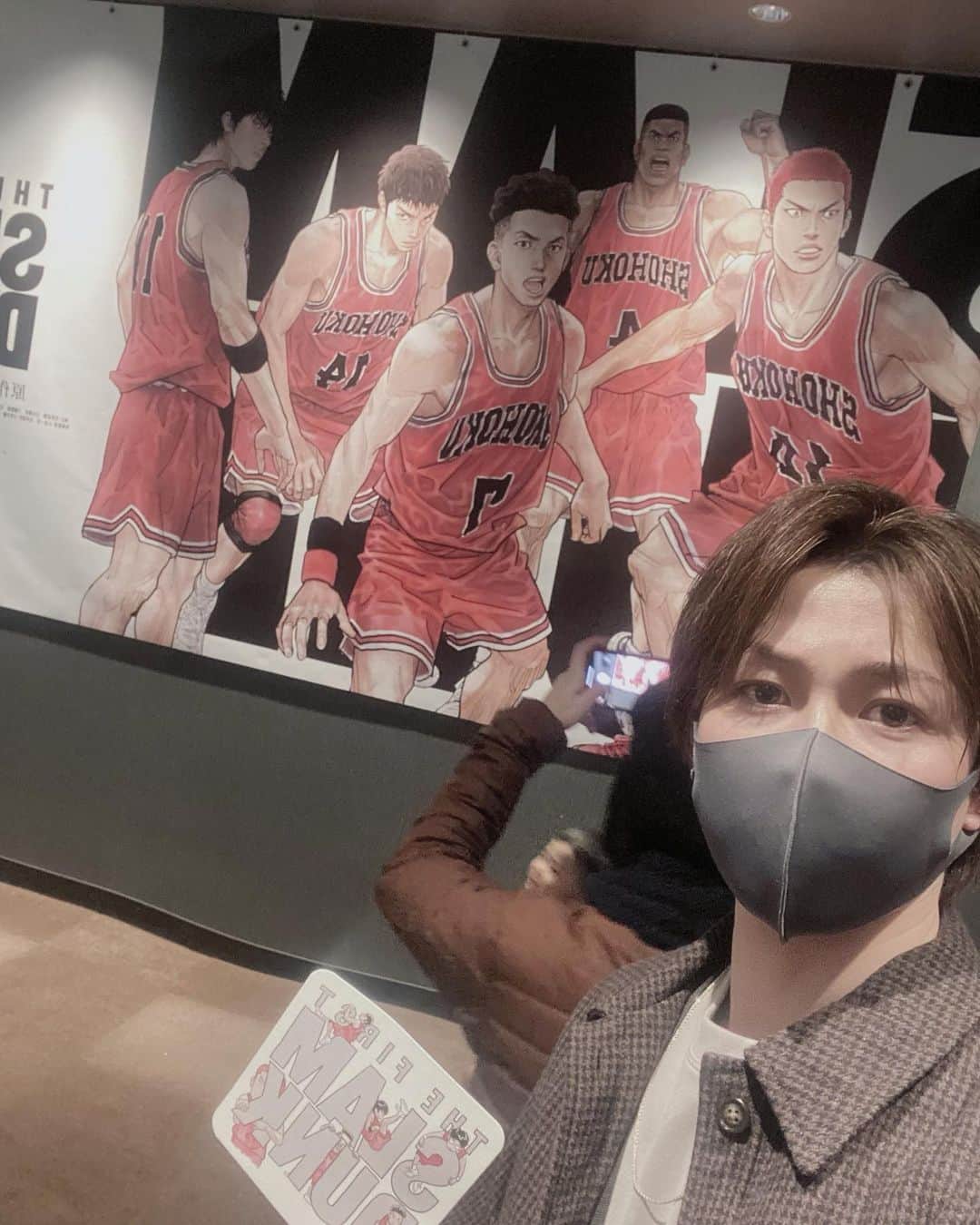 竹村仁志のインスタグラム：「#スラムダンク #slamdunk #SLAMDUNK #青春のど真ん中にあった漫画 #バスケット メンバーが動いてる姿見ただけで涙溢れて6割泣いてた。 スラムダンク映画化、本当にありがとうございます。 ほんっとに最高でした。 少しもネタバレしたくないから語らない、素晴らしかった あと１０回は見たい」