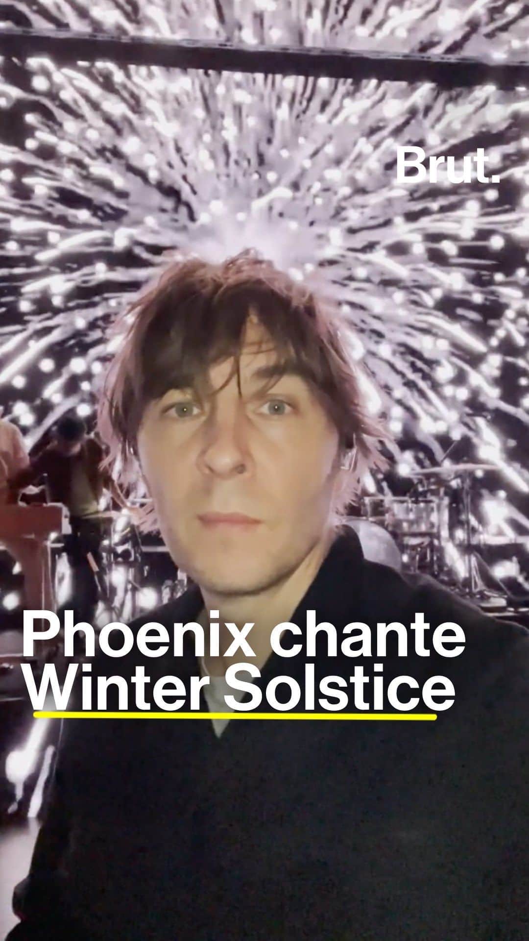 フェニックスのインスタグラム：「@wearephoenix interprète Winter Solstice, en live pour Brut sur la scène de l’@olympiahall.」