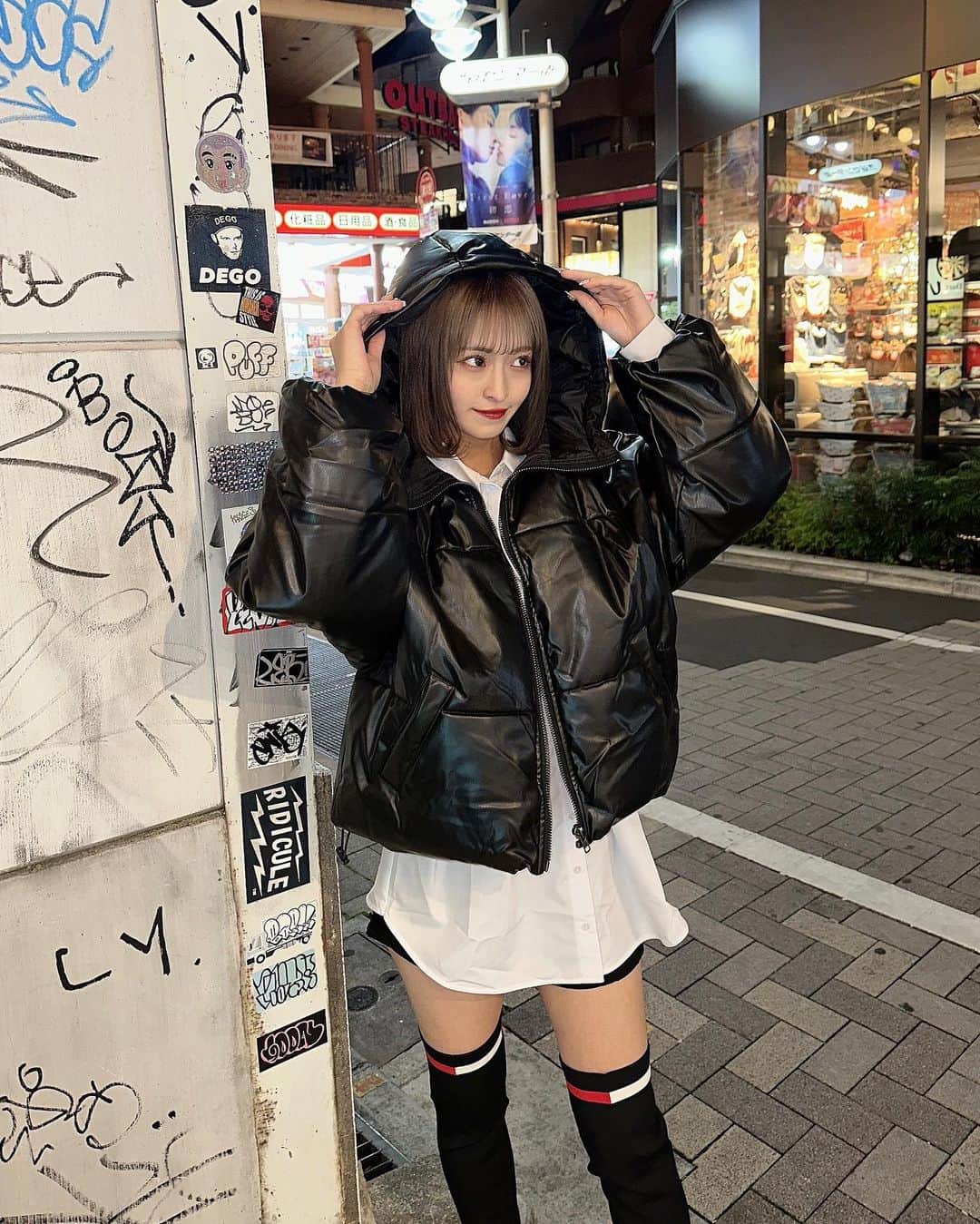 清水里香のインスタグラム：「⁡ ⁡ ⁡ 全部お気に入り🖤❤️ ⁡ ⁡ ⁡ ⁡ ⁡ ⁡ #egoist #ダウンコート #ロングブーツ」