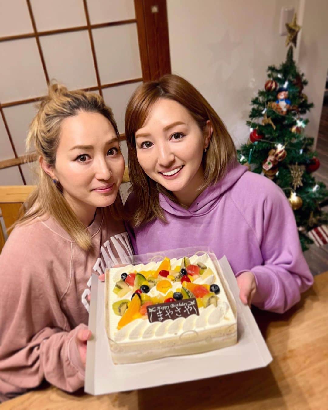 木村真野・紗野さんのインスタグラム写真 - (木村真野・紗野Instagram)「お誕生日のお祝いしてもらったー🎂🎉✨✨ありがとう🥹🫶🏻✨. #お誕生日　#12月5日　#双子　#birthday #december5th #twins」12月4日 20時56分 - mayasaya_kimura