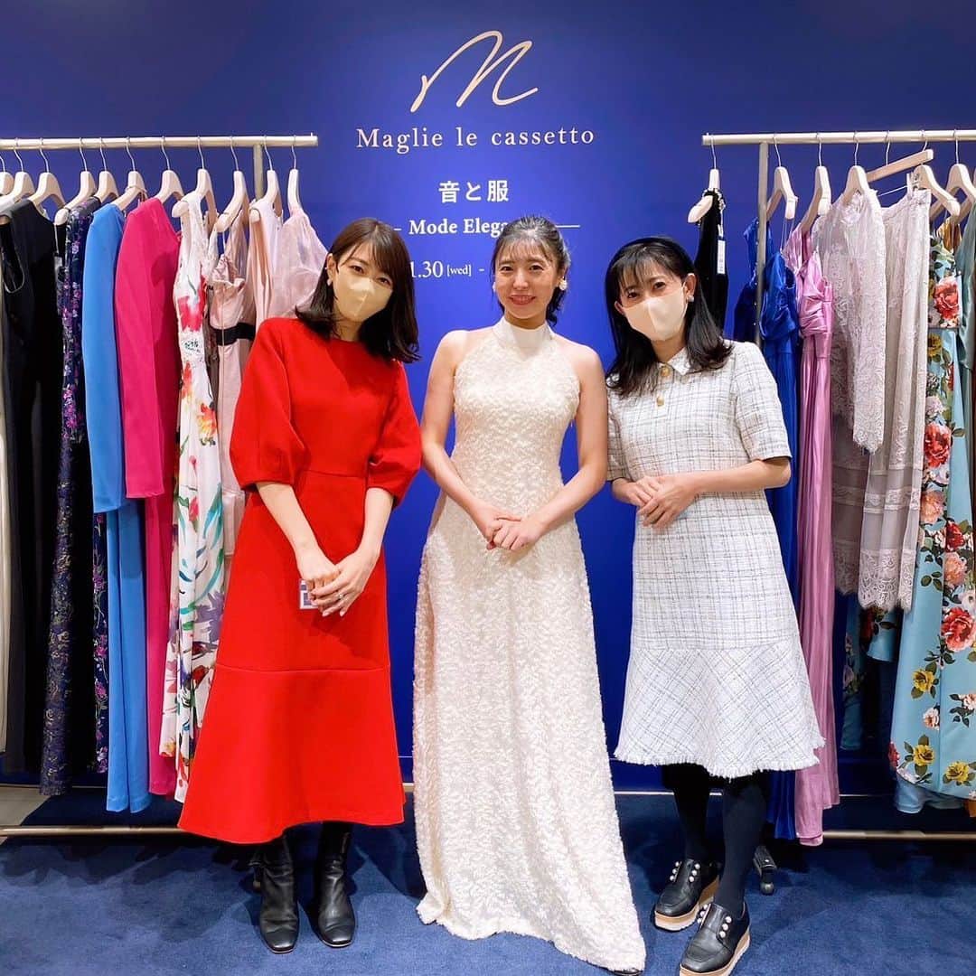 新倉瞳のインスタグラム：「音と服 in 阪急うめだ本店 本日は演奏イベントお越しくださいました皆さま、ご来店くださいました皆さまありがとうございました‼️  阪急うめだ本店さんではPOP UP SHOPのたびに違う売り場を与えて頂くのですが、毎回とても興味深く勉強になる1日でした👀✨ スタッフの皆さまも阪急限定スイーツのプレゼントまでありがとうございました❣️  阪急うめだでのPOP UP SHOP は12/6まで、お時間合うかたは是非いらしてやで🫡  そしてれなちょ&相方さんのゆきちゃんとの音と服キャラバンはまだまだ続きます(12/7-13名古屋ジェイアールタカシマヤ、12/14-21西宮阪急)  皆さま各地是非〜‼️」
