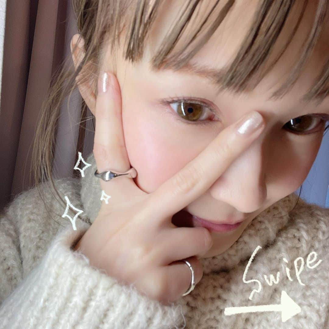 のインスタグラム：「お知らせ‼︎新曲リリース記念50名様限定グッズ発売🎊 来週配信される新曲『はるか』のリリースを記念して グッズを発売します🎄🎁  これね、やばすぎる🥺 いつも自分が愛用してるリングと同じブランドの @nine___0999 さんとのコラボリングです。  歌詞の中に『愛の輪』って入ってるんだけど それをモチーフにこのリングを作って下さいました🥺  めっちゃ可愛いくてお洒落、、、‼︎ 刻印も入ってる😍 男女兼用サイズで11号~15号まで自分で自由に調整出来るようになってます✨ 50個しかないから是非ゲットしてね🥺 勿論お揃いで付けてくれるのはウェルカムです🥺🤝🎄  そして今回も特典あり✨ このデザイン人気なので色違いでステッカーで登場‼︎ 50名様分サイン書かせて頂きます🙂緑もいいねぇ〜‼︎ （今回はiPhoneにも貼れる大きさです）  そして、、、！！ これは急遽なんだけど 今回のジャケ画が好評でグッズにしてほしいってお声を頂いたのでポストカードとしてプレゼントする事にしました🎅🏻🎁  発売は50名様 先着となります（複数購入OK） ※12月7日水 21時〜 購入先はnineさんのSHOPのURLから （ @nine___0999 ）当日またアナウンス致します✨ オリジナルリング＋特典ステッカー＋ポストカードプレゼント ¥6400税込 ） 絶対ゲットしてね🥺🎁  #限定記念グッズ #50名様限定 #12月7日21時先着発売 #特典付き #Kecori #けこり」