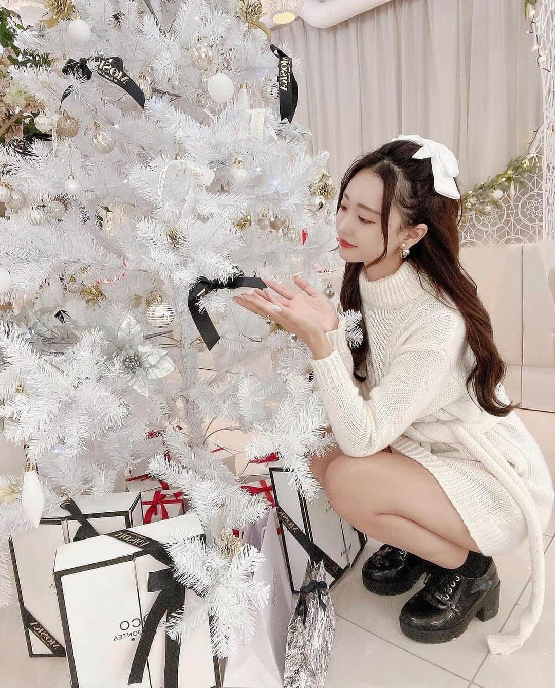 のインスタグラム：「Xmasシーズンの雰囲気すき🤍🤍」