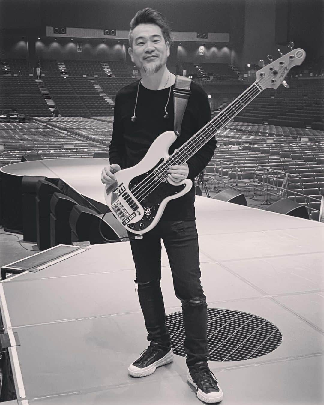 野崎森男さんのインスタグラム写真 - (野崎森男Instagram)「EIKICHI YAZAWA CONCERT TOUR 2022 ～ONE FIFTY～  福岡2daysも ロックンロールに終了！  ライブを重ねる度に バンドの筋肉がムキムキになって行くのを感じます！ 最終日はどうなってしまうのでしょう、、、  ツアーも本当にあと少しで終わり 次は横浜アリーナ！  来られる方は楽しんで！  ありがとう！福岡！  #矢沢永吉 #永ちゃん #ヤマダインフラテクノス  #backlash #isamukatayama  #takumakoga #ma_detailing #なかざわ腎泌尿器科クリニック #ATELIERZ #mycars #morimax」12月4日 21時13分 - morio_max