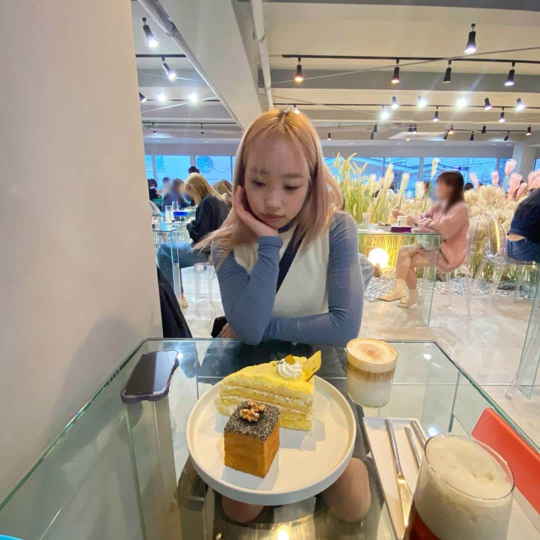 NAGOMIのインスタグラム：「. 21歳になりました！ お祝いしてくださった方たちありがとうございます🤍 21歳はステップアップできるように頑張ります！！！」
