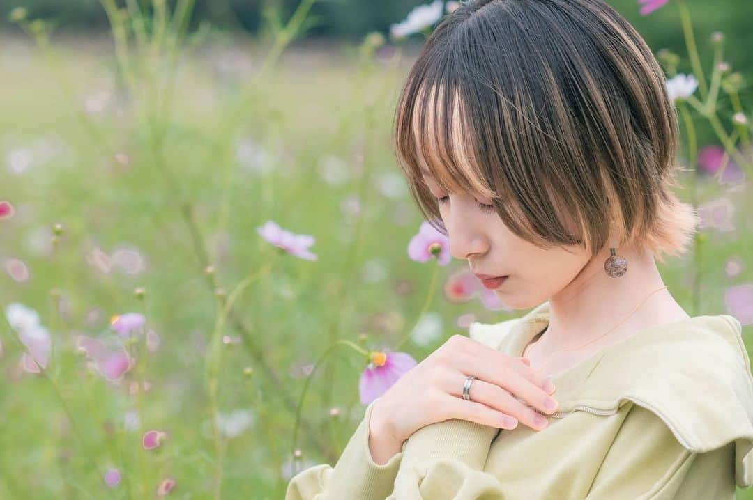 尾林美月のインスタグラム：「🌼📖🌾」