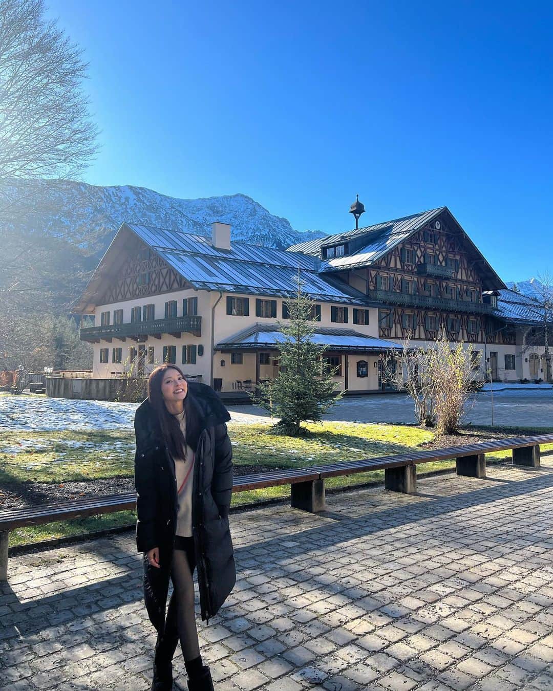 のインスタグラム：「📍Linderhof Castle, Germany ノイシュヴァンシュタイン城の前にリンダーホーフ城にも🏰🤍  #ヨーロッパ周遊 #北欧旅行 #ドイツ #リンダーホーフ城 #海外旅行」