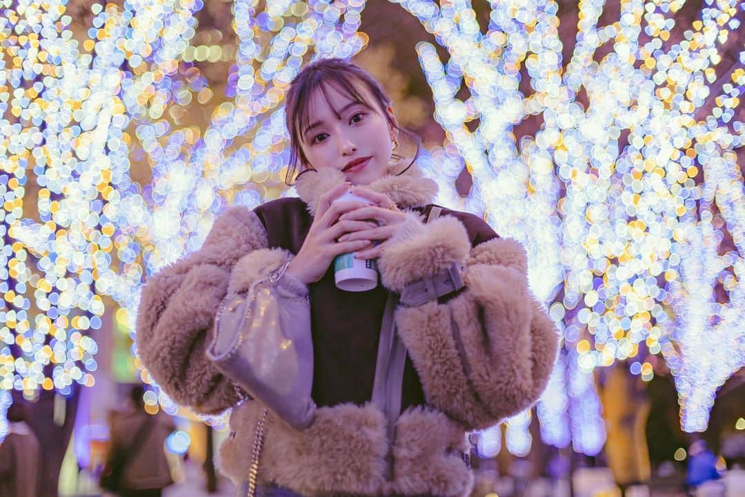 引地裕美のインスタグラム：「🎄❄️🎄❄️🎄  イルミネーション💡🫧  #ゆうみ服 🧺#ムートン #coat #아우터  #UMine #japan #옷스타그램 #데일리룩 #코디스타그램 #每日穿搭 #일본 #오오티디룩 #얼스타그램 #照片 #粉我  #fashionblogger #WhatIWore #fashionista #japanesegirl」