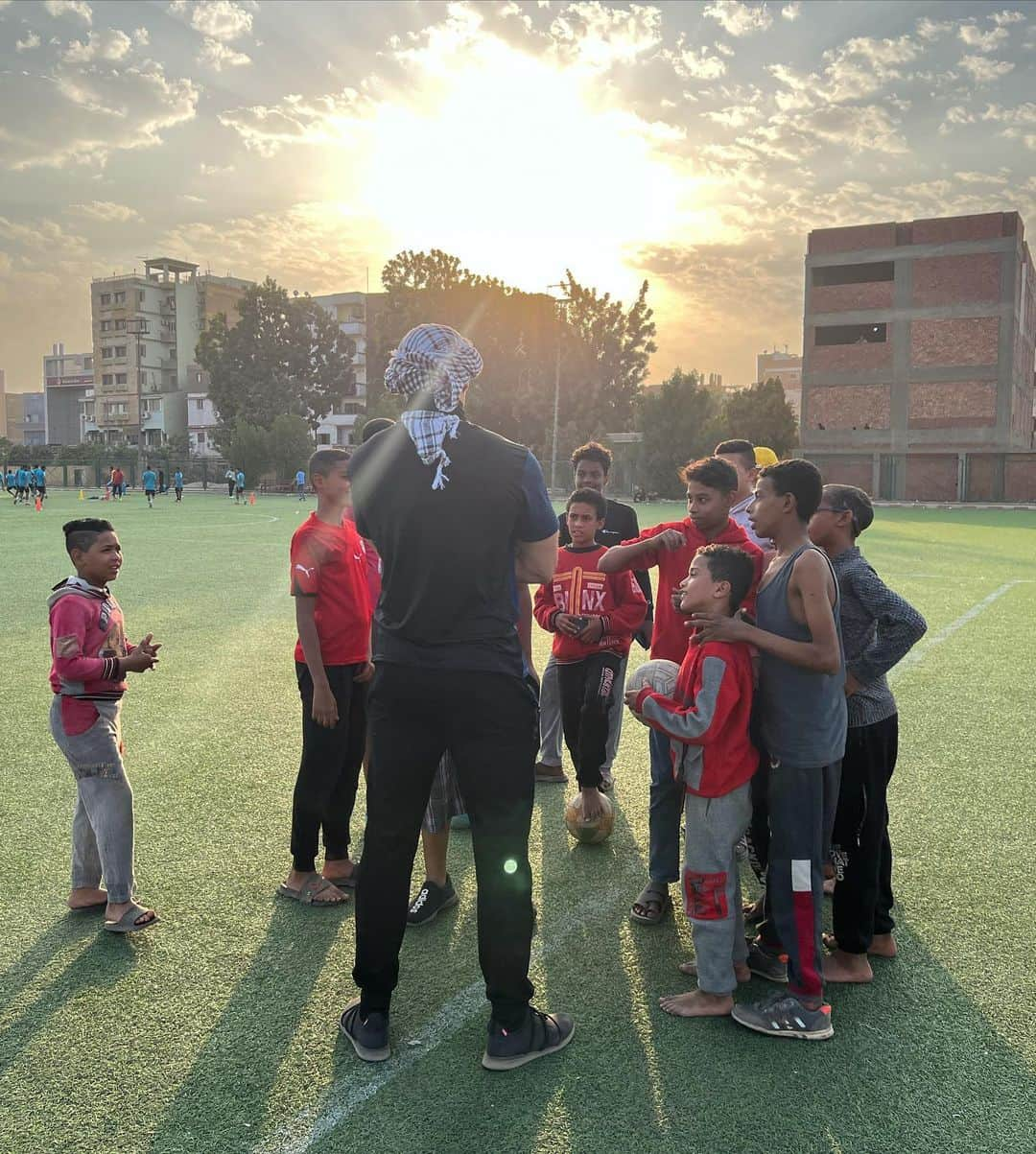 ジャンカルロ・スタントンさんのインスタグラム写真 - (ジャンカルロ・スタントンInstagram)「In Edfu , I saw these kids playing ⚽️ . As I’m watching, one comes up to me spinning a ball in his hands & said (in Arabic ) “Are you going just stand there or are you gonna  play with us “ lol  So we started picking teams    He was hoping I’d be good, as you can see by my shot I am not world cup ready & needed some lessons from them😆 One of my favorite interactions !」12月5日 8時32分 - giancarlo818