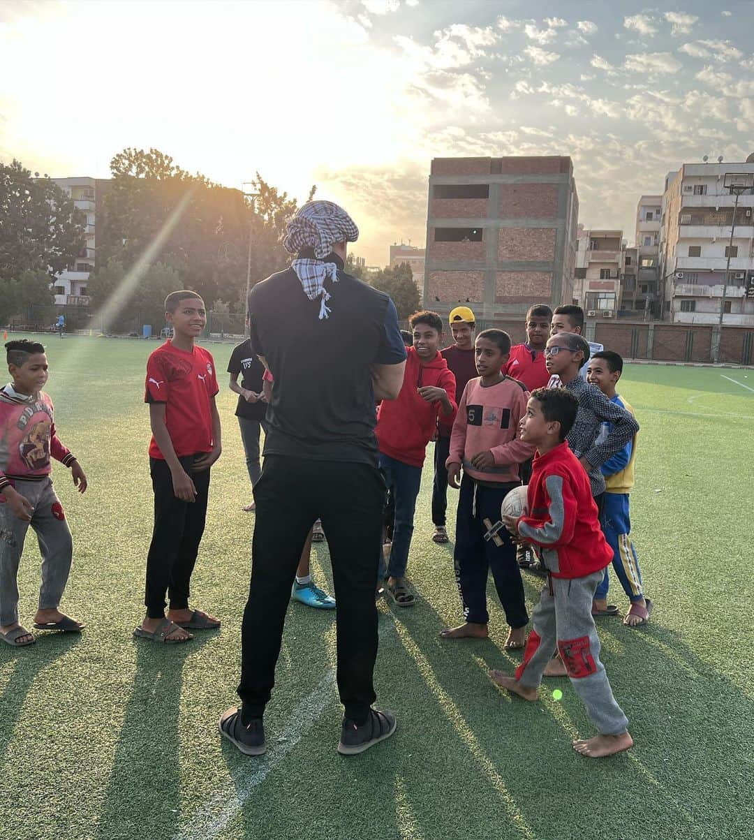 ジャンカルロ・スタントンさんのインスタグラム写真 - (ジャンカルロ・スタントンInstagram)「In Edfu , I saw these kids playing ⚽️ . As I’m watching, one comes up to me spinning a ball in his hands & said (in Arabic ) “Are you going just stand there or are you gonna  play with us “ lol  So we started picking teams    He was hoping I’d be good, as you can see by my shot I am not world cup ready & needed some lessons from them😆 One of my favorite interactions !」12月5日 8時32分 - giancarlo818