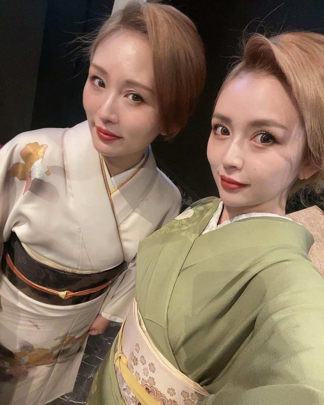 MAYAのインスタグラム：「姉妹👯‍♀️ . . #姉妹 #sister」