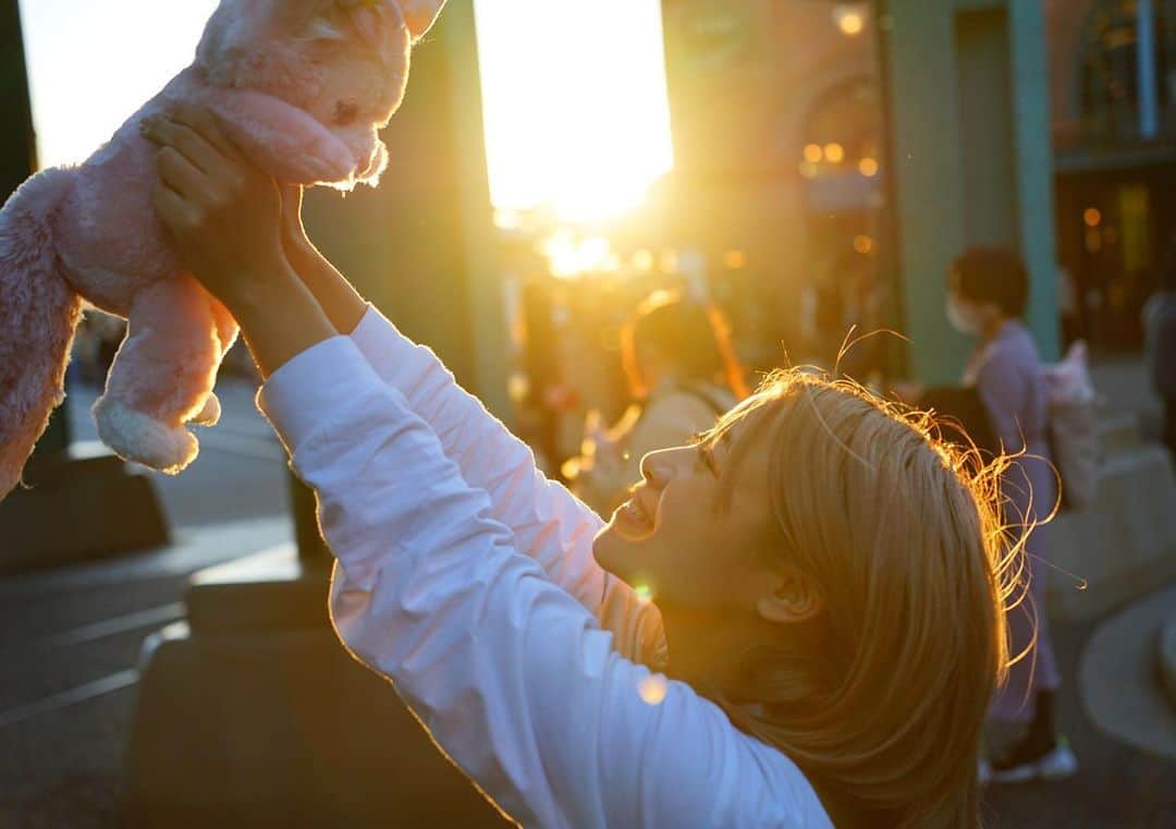 藤原亜紀乃のインスタグラム：「ディズニー行ってきた✨️ 相変わらず幸せ空間爆発だった🥰🥰🥰  やっと出会えたよぉー リーナベルちゃん   #ディズニーシー  #リーナベル」