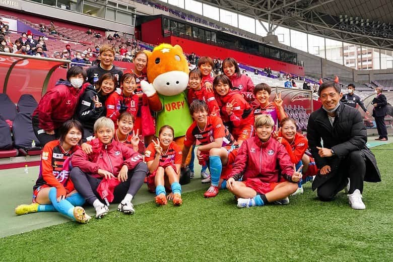 三宅史織さんのインスタグラム写真 - (三宅史織Instagram)「. 最高の応援ありがとうございました🦁🔴  はるなおめでとー！！  #inac神戸 #weリーグ」12月5日 0時20分 - miyakeshiori5