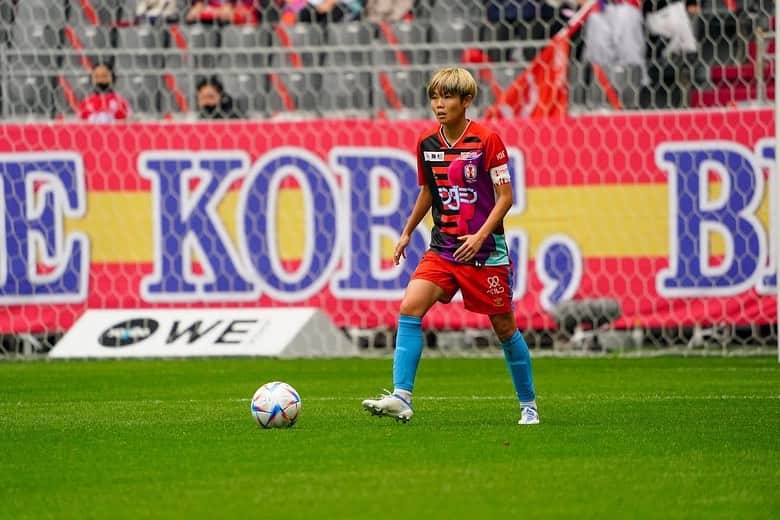 三宅史織のインスタグラム：「. 最高の応援ありがとうございました🦁🔴  はるなおめでとー！！  #inac神戸 #weリーグ」