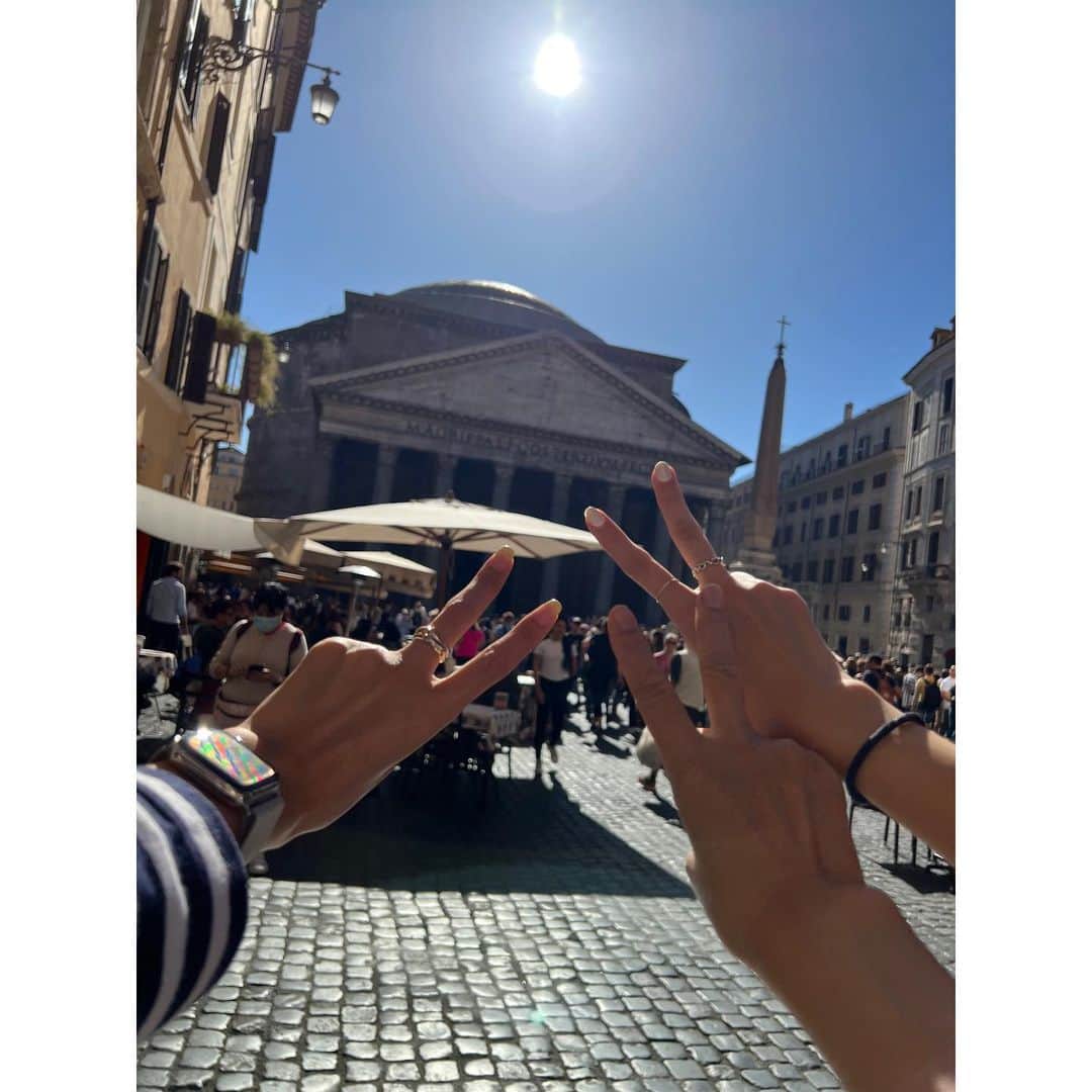 ジョン・ジェウンのインスタグラム：「. 판테온이랑 타짜도르 에스프레소는 셋뚜셋뚜✌️  #rome  #italy」