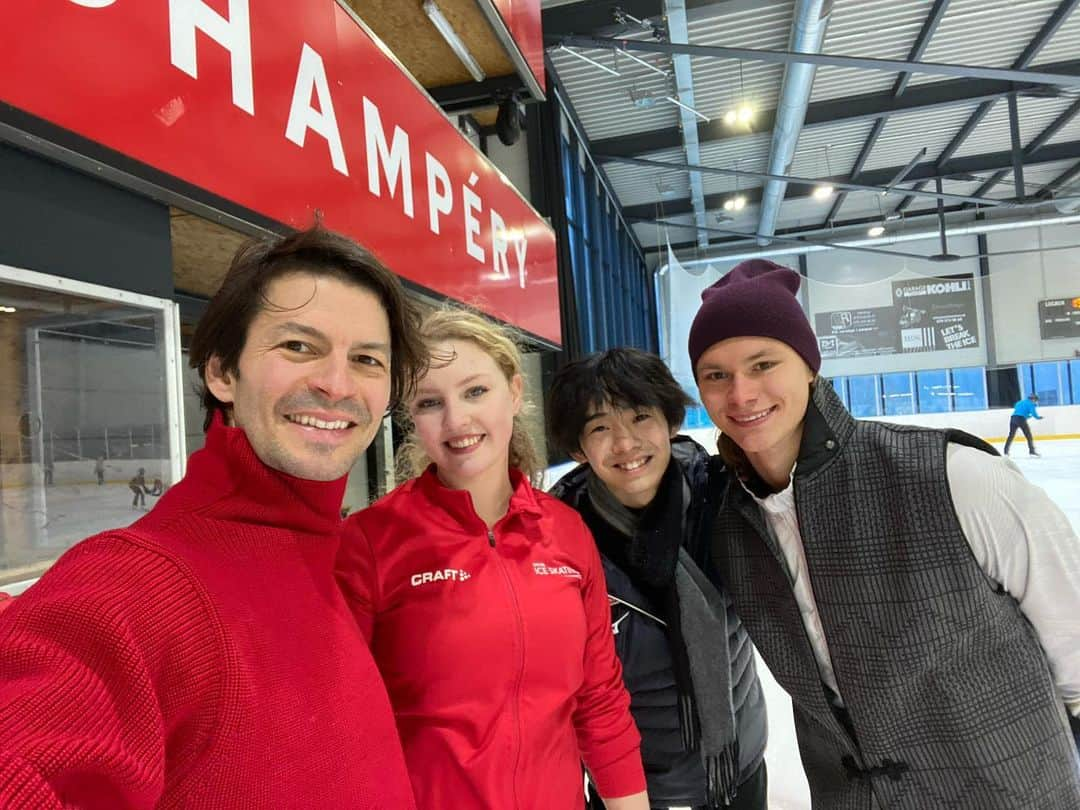 ステファン・ランビエールのインスタグラム：「Happy #worldiceskatingday !!! ❤️🥳⛸」