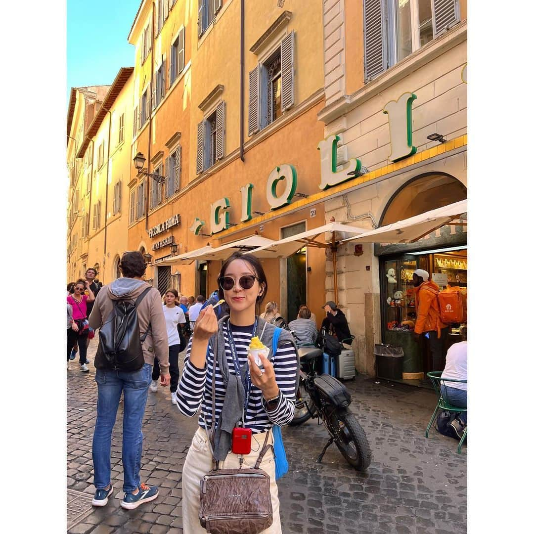 ジョン・ジェウンさんのインスタグラム写真 - (ジョン・ジェウンInstagram)「. Gelato  #giolitti  #gelato #rome  #italy」12月5日 0時57分 - jaeeunchung__