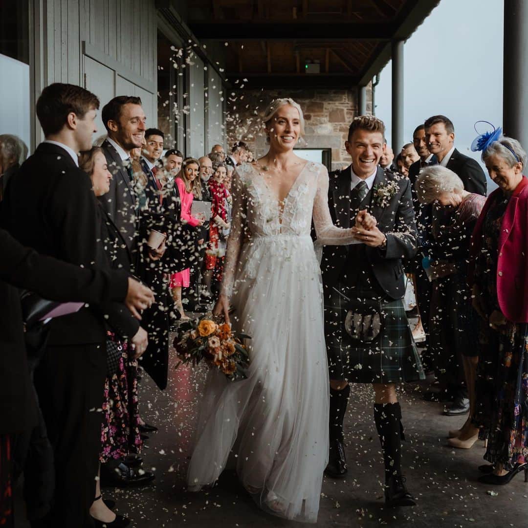 リンジー・シャープのインスタグラム：「03.12.22 💙 Mr&Mrs  The most incredible day 🥂」