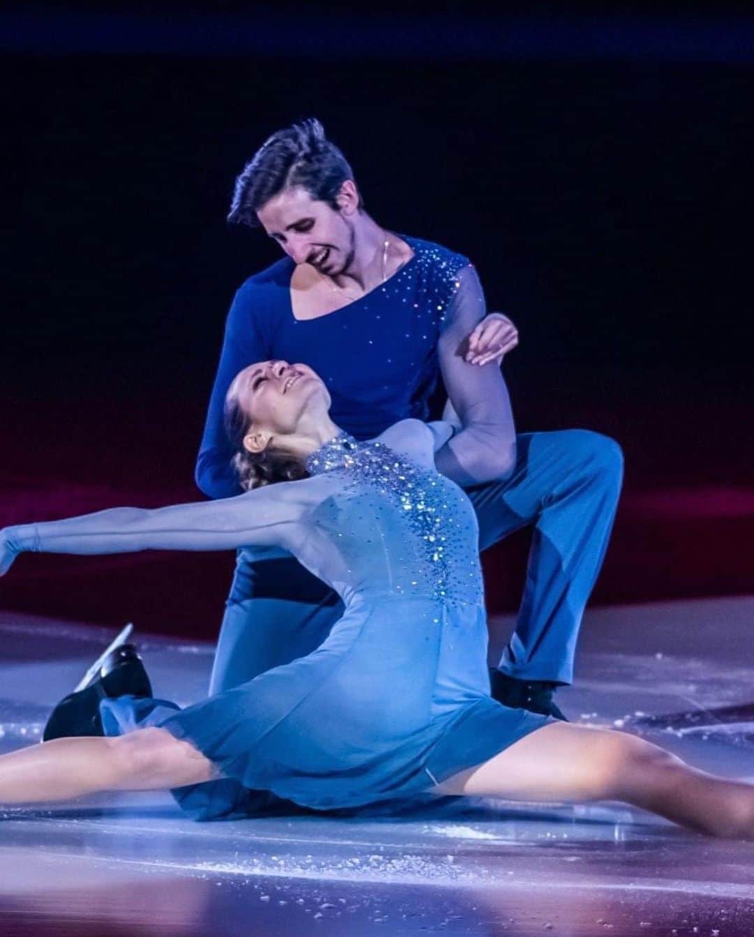カロリーナ・モスケーニのインスタグラム：「Happy #worldiceskatingday ✨ Skating on “Be with you” by @edvinmarton with @fra_fioretti 🥰」