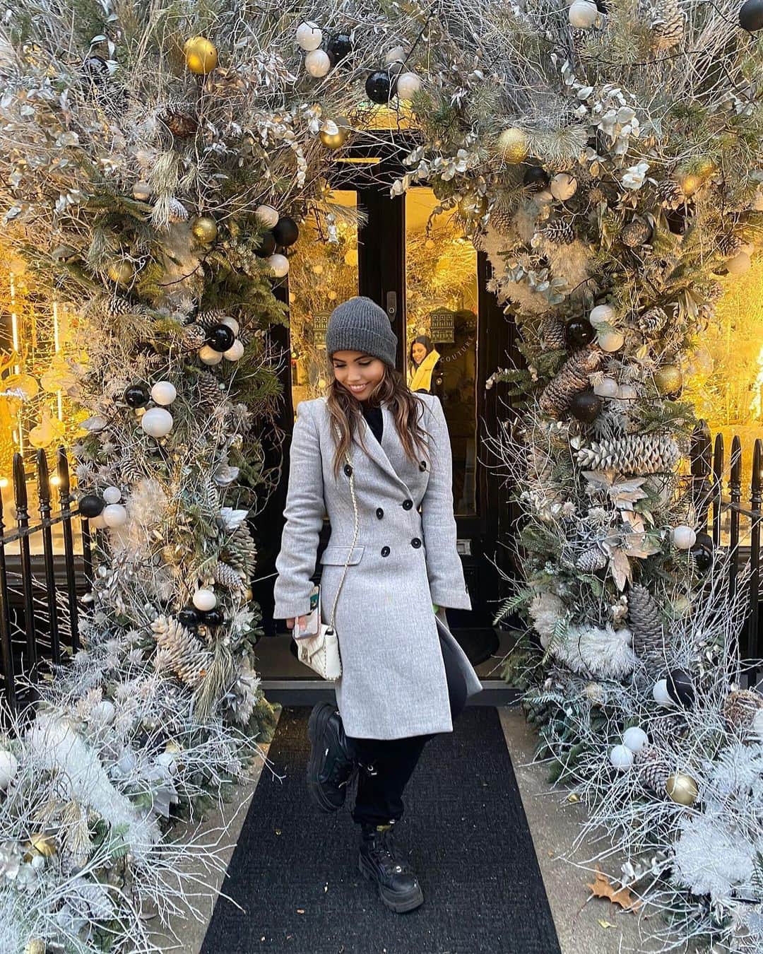 アマニ・ファンシーのインスタグラム：「< Christmas time in London ☃️🎄🤍」