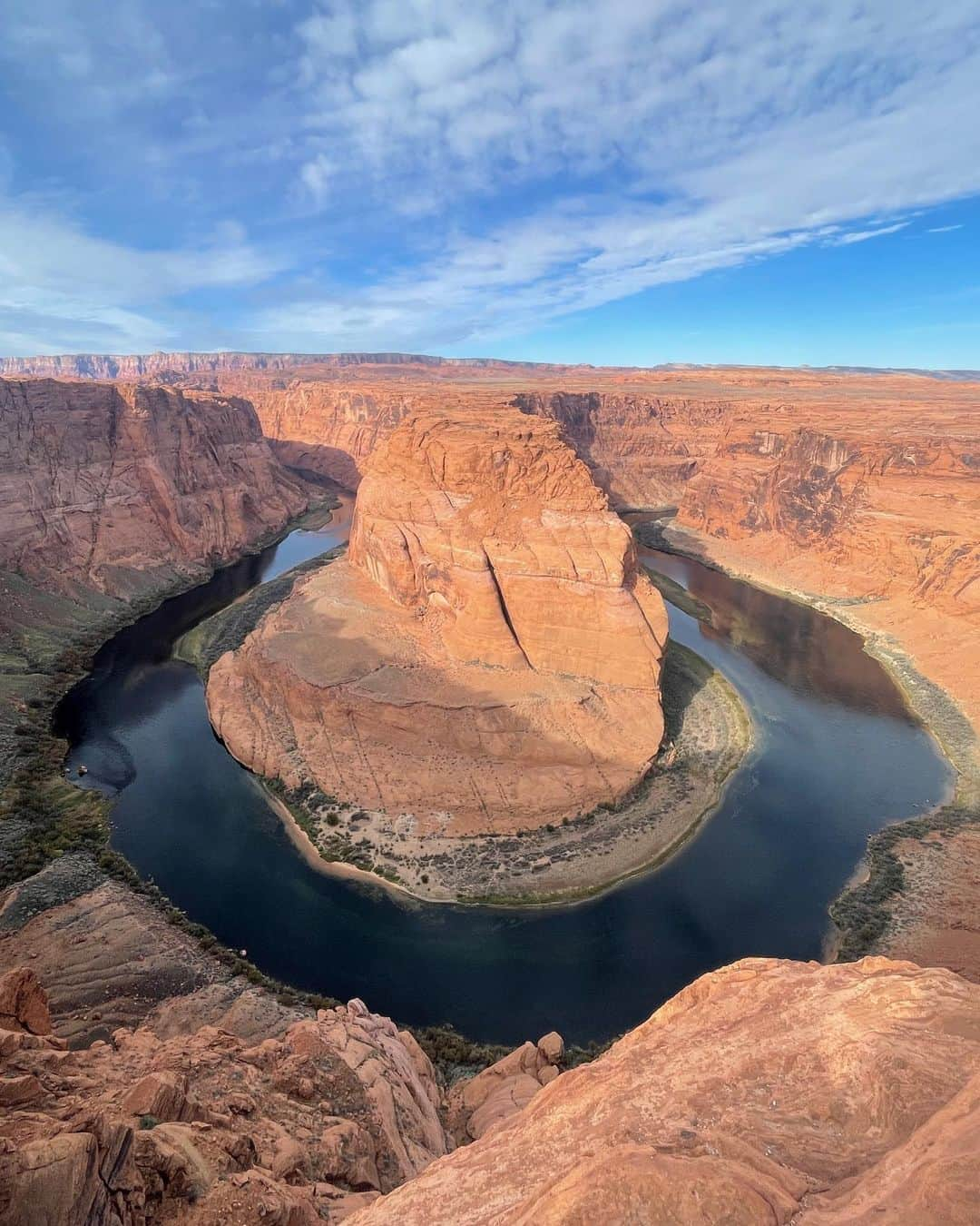 ERYさんのインスタグラム写真 - (ERYInstagram)「毎年恒例の一人旅、今年はアメリカ西海岸へ。 旅の記録を書いておりますが、あまりにも長くなりすぎてインスタには向いていないので、それらはnoteに後日投稿するとしましてこちらにはひとまず小分けにして写真だけ。 まずはグランドキャニオンツアーの辺りのツアーに参加した分から。 ツアーは日本語ガイドのある @fungrouplasvegas を利用しました。  1-3枚目アンテロープキャニオン 4-6枚目ホースシューベンド 7-10枚目グランドキャニオン  リアルタイムでのストーリー旅日記はハイライトにまとめてありますのでそちらも是非ご覧いただけると嬉しいです。 #アメリカ西海岸 #一人旅 #ロサンゼルス #ラスベガス #グランドキャニオン #ホースシューベンド #アンテロープキャニオン」12月5日 2時03分 - bass_ery