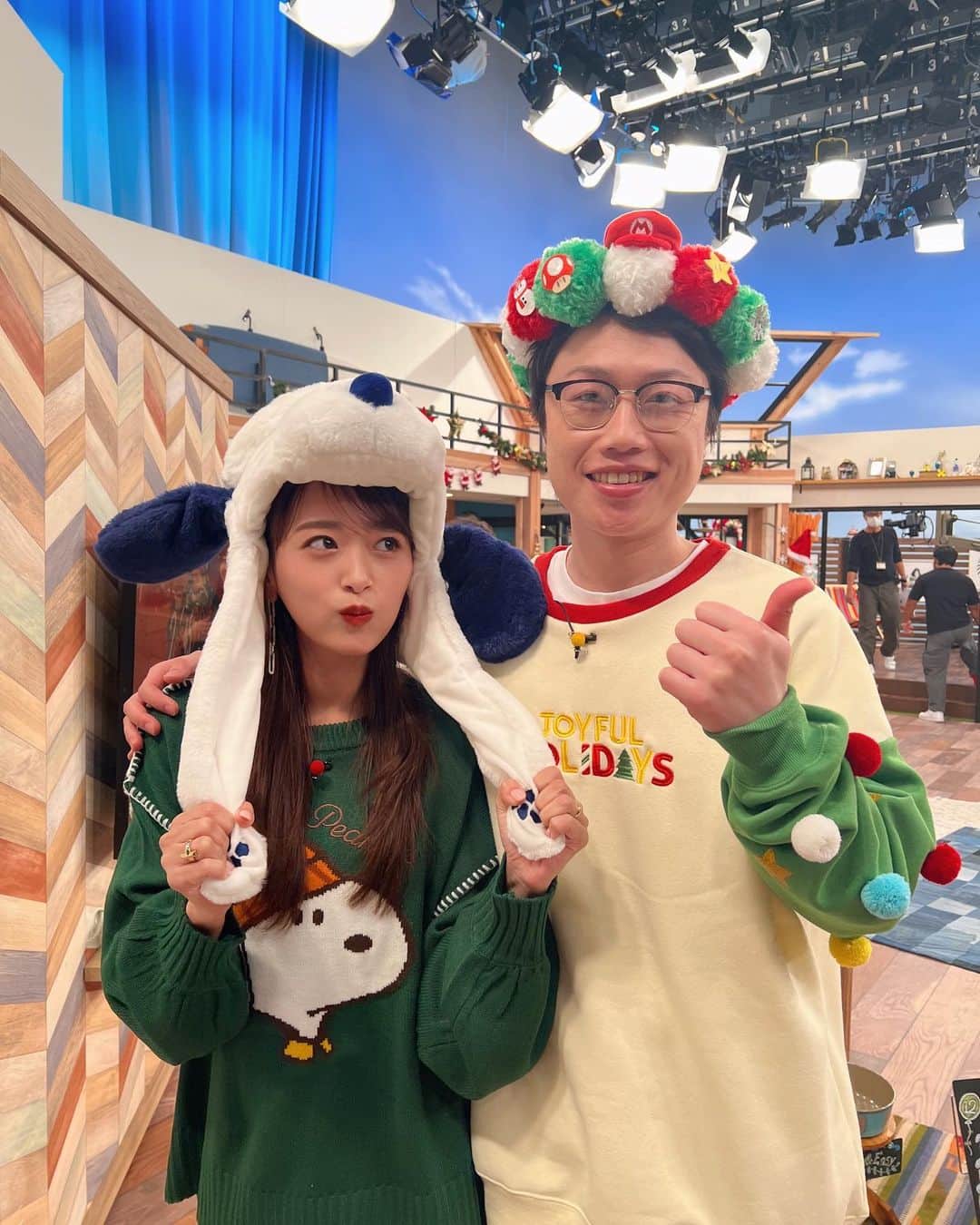 近藤千尋のインスタグラム：「ユニバに行った気分になれた スロイジの生放送でした❤️ @0245slow_easy_routine   もりしさんはUSJから中継 とっても楽しそうだったなぁ☺️笑 いつも優しいお兄ちゃんリリーさんと📷  もう何年も行けてないから、 来年こそは行きたいなぁ💓 子供たちも喜ぶだろうなぁ…🥹」