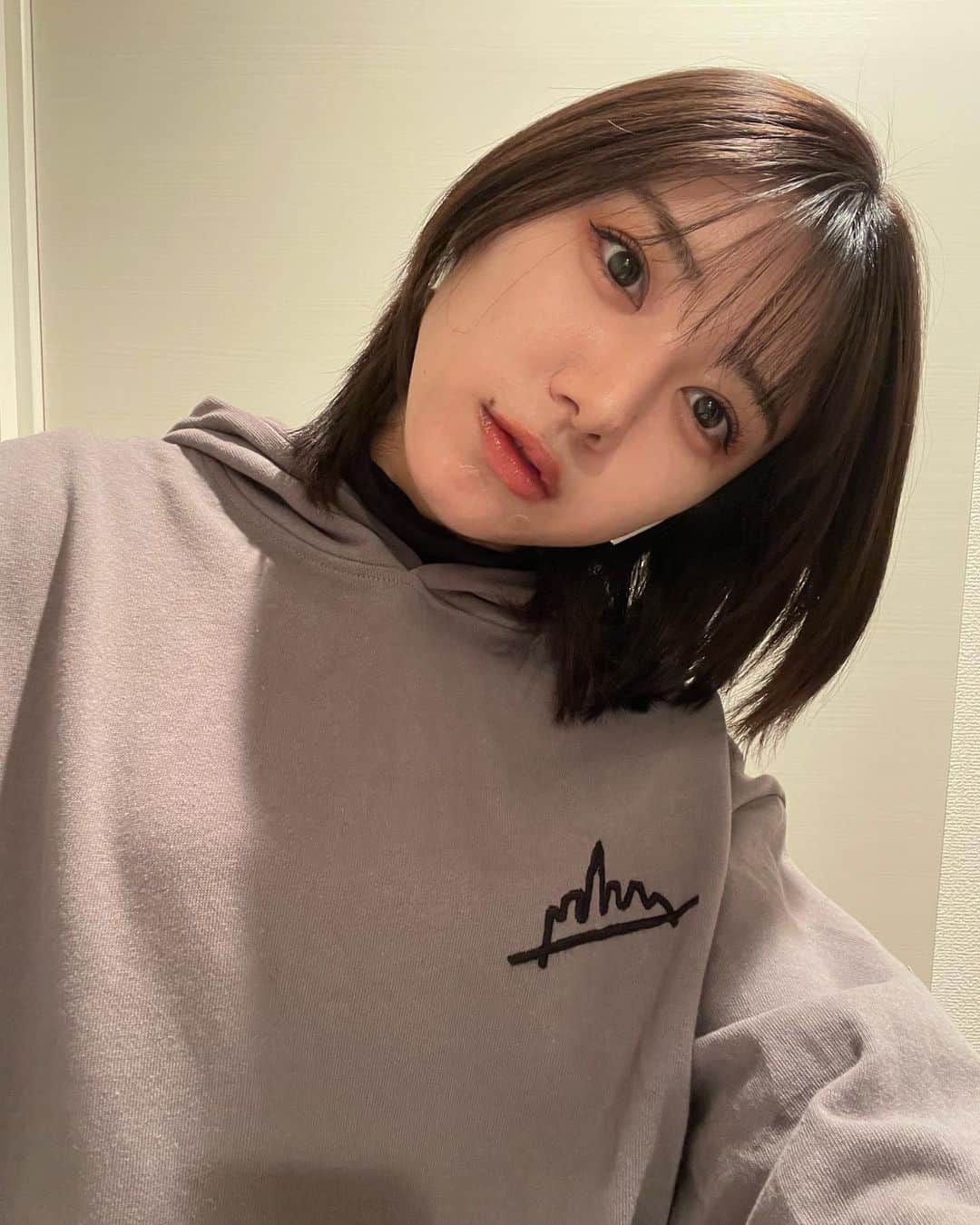 のインスタグラム：「🫶🏻❄️❄️  にきびぱっち3つ付けてる」