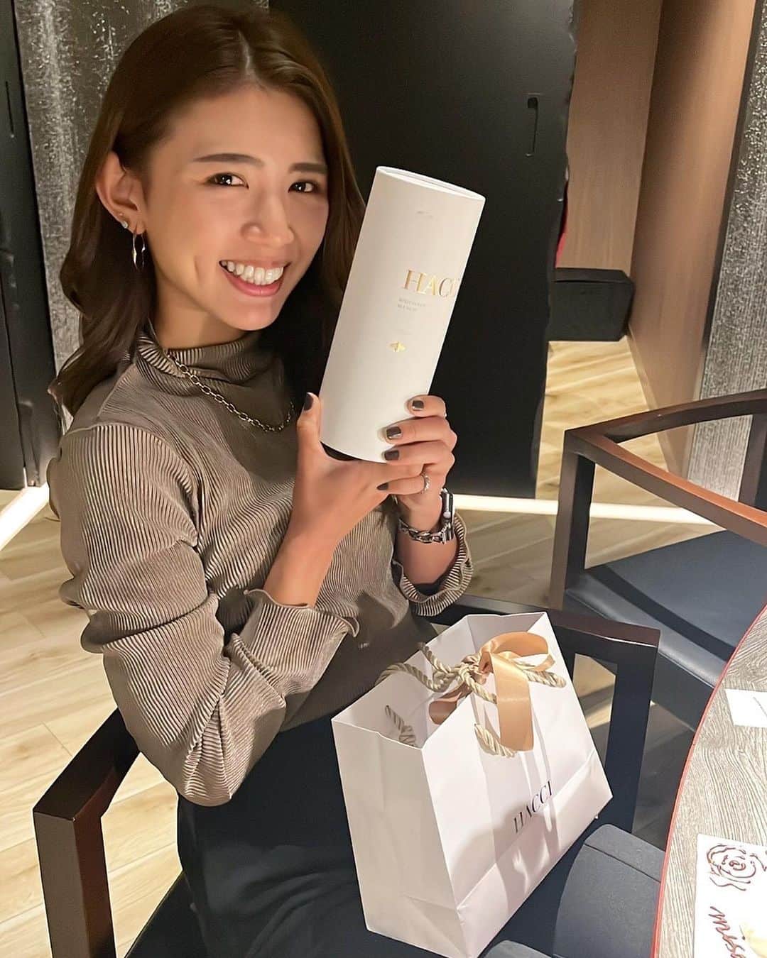 坪井ミサトのインスタグラム：「載せ忘れ…😱 少し前にお友達がお祝いしてくれました😊  美味しいお肉いっぱいありがと🥩💖 (朝から食テロごめんなさい。笑)  今年はたくさんの人にお祝いして頂いたので 私も恩返しします🫶  さて、今日はサッカー⚽️見ないと！！ 1日頑張りましょう💪🏽💪🏽  #誕生日 #時間差投稿 #いつもありがとう #焼肉 #birthday」