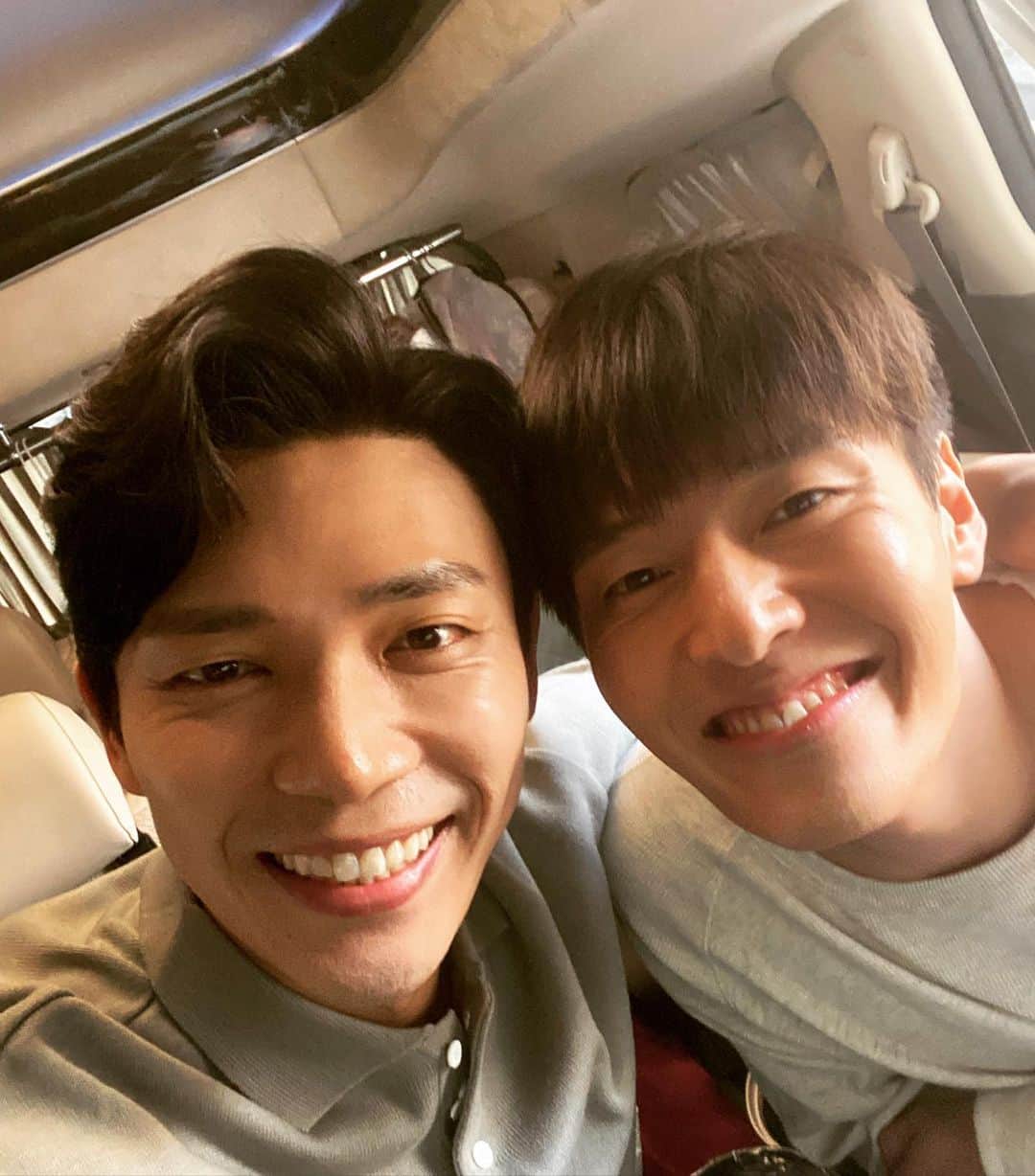 チ・スンヒョンのインスタグラム：「월화는 커튼콜 데이!!💕  Have a good day!!😊  대~~한민국!!!!!👏👏👏👏👏  #커튼콜#curtaincall」