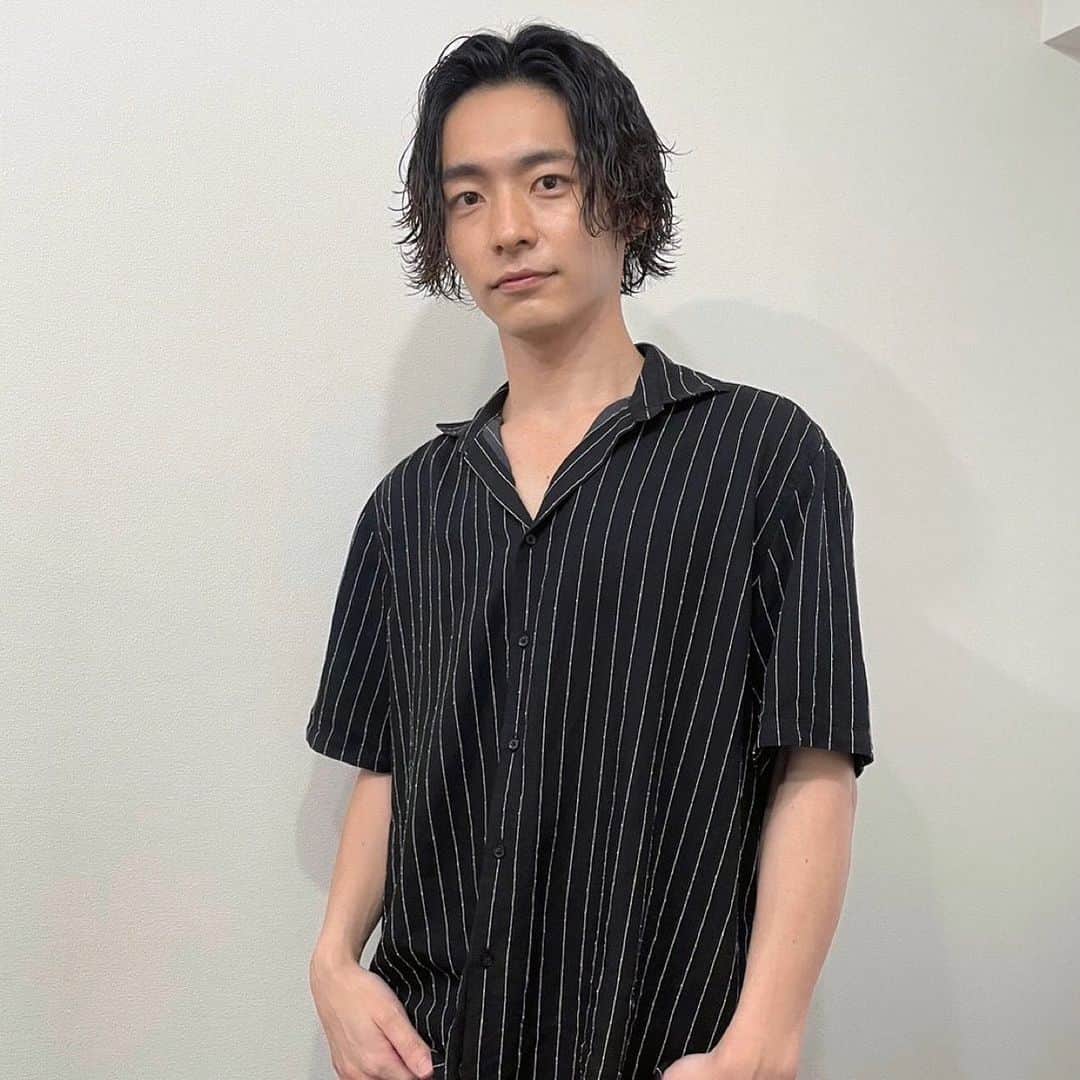 芸能プロダクション　アイリンクのインスタグラム：「・ 【 タレントの声🗣 】  本日は#中原海都 (なかはら・かいと)のオフショットをお届けします📸 オフショットでもカッコよくきまっていてさすがです✨✨  「タレントの声」 事務所HPより、ぜひチェックしてみてください！  #アイリンク #芸能事務所 #芸能プロダクション  #オフショット」