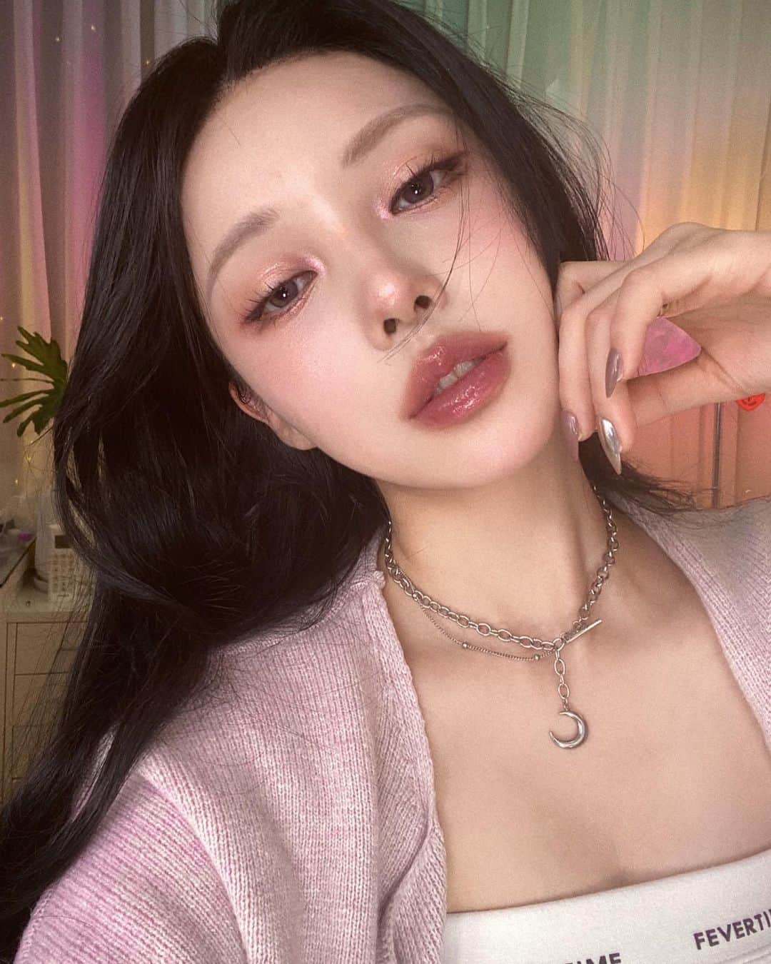 ポニーのインスタグラム：「NEW VIDEO💖 요새 너무 추워요 감기 조심해😷」
