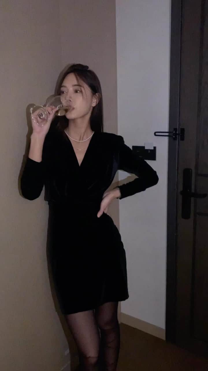 キム・ボラムのインスタグラム：「생각지도못한 탄산에 당황 ☺️」