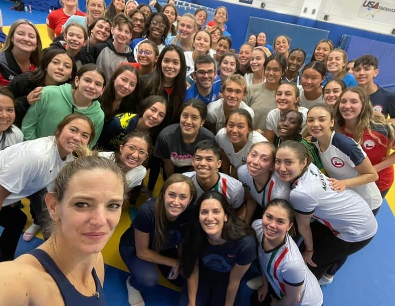 アンドレア・フエンテスさんのインスタグラム写真 - (アンドレア・フエンテスInstagram)「Never too late to express my gratitude on the @panamaquatics Camp held in the Olympic Training Center in Colorado, USA! I got the honor to lead the camp with @usaartisticswimming, and more than 20 countries participating!! It felt like a big challenge when I got the news but I’m so glad we did it, impossible to do without the incredible presence and hard work of @virginie_dedieuoff @billmayartisticswimmer @annavoloshyna and @benbeaufils. PamAms Artistic Swimming is now a stronger community, we learned from each other, had great moments and worked hard to create the best possible memories. Look at this 1st @watlicam video with the best pusher ever: Madi @mads.vd_ from @artisticswimmingcayman pushing @jackielynluu from @artswimusa! Collaboration between all countries has been the best. I felt each coach had amazing things to teach. 3rd video is Virginie being still superVirginie: improv moving only hips and shoulders (extended legs and arms). Last video is one of the improvs on land, so good for the soul: dance and don’t worry if people is watching or judging, just BE. Thank you coaches from all duets for all your help, I’m so glad we got to know each other! See you soon again!! 3-2-1 PanAms!! 💪🌎 By the way the seminar for coaches and judges by @anamontero2009 was the best, I have the greatest teammates ever or what???」12月5日 15時19分 - andreafuentes83