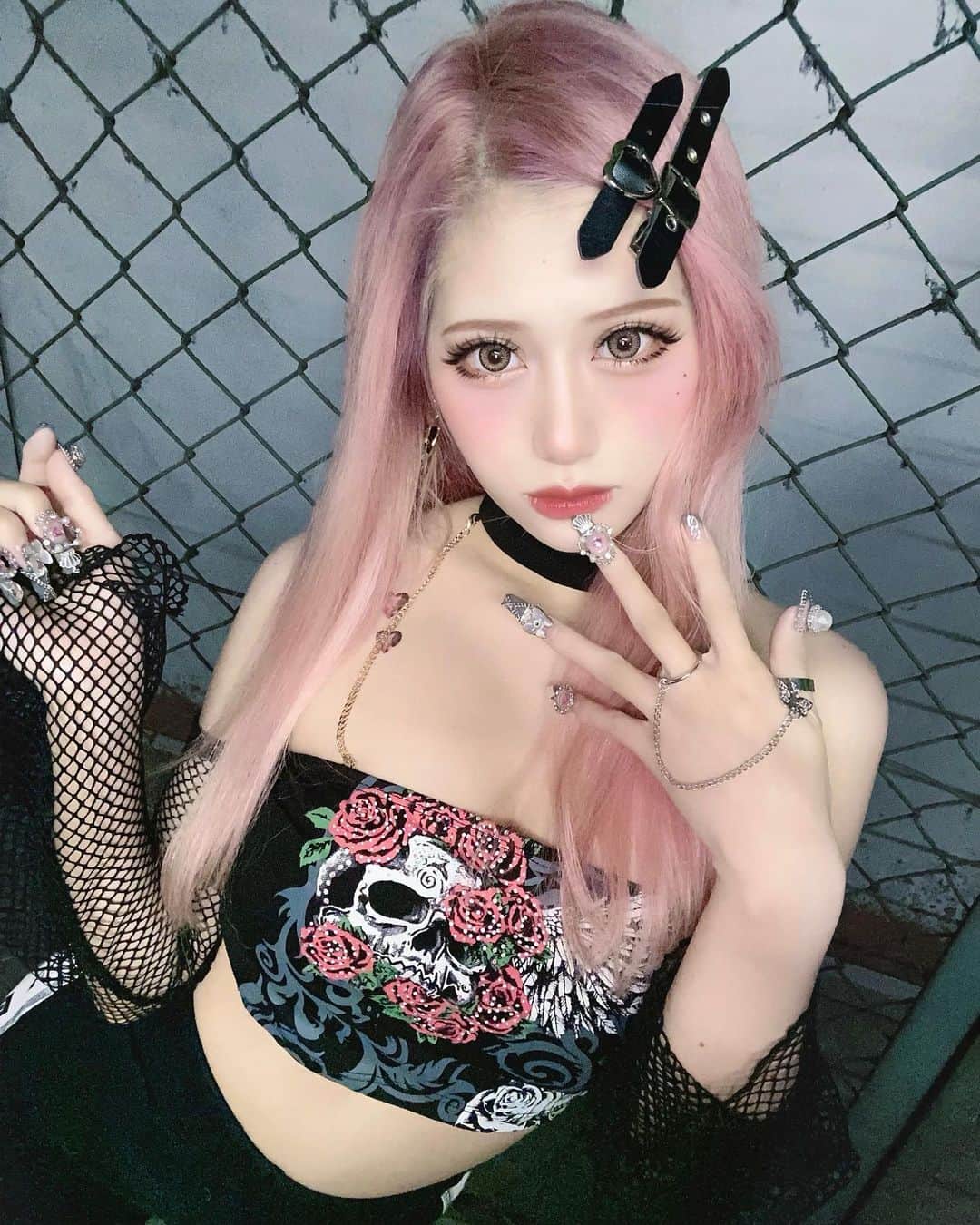 あいめろ姫のインスタグラム：「🐺🏴‍☠️🖤」