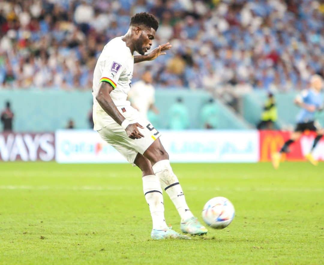 トーマス・パーテイのインスタグラム：「It was our biggest wish to give Ghanaians something to cheer about but unfortunately it didn’t go as we wanted.  I want to say a huge thank you for the unconditional support from home and across the world.  With the support of God we will come back stronger.🙏」