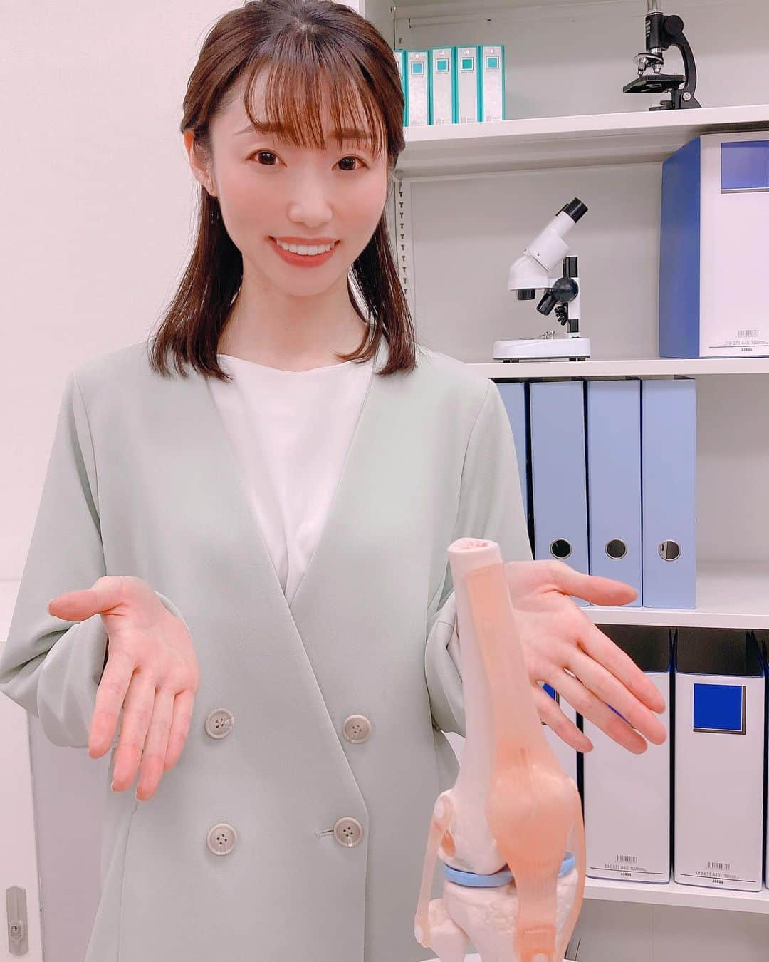 加田晶子のインスタグラム：「偶にはお仕事の投稿を🗣 本日はとある企業様のコマーシャルの撮影でした🍀 詳細はまた後日お知らせします〜🐈  #フリーアナウンサー #フリーランス #アナウンサー#cm撮影 #コマーシャル #インフォマーシャル #テレビ大阪」