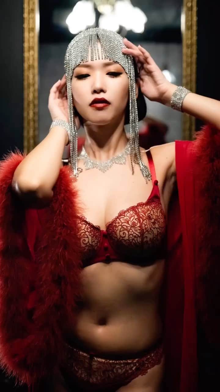 Yukkyのインスタグラム：「🎬💄💋 . . . #lingeriesexy#costume#film#portrait#christianlouboutin#girl#asiangirl#makeup#aubade#karllagerfeld#burlesquecostume#anime#instapic#instalike#instafashion#黒髪ボブ#ショートヘア#ランジェリー#アニメ#ポートレート撮影#メイクアップ」