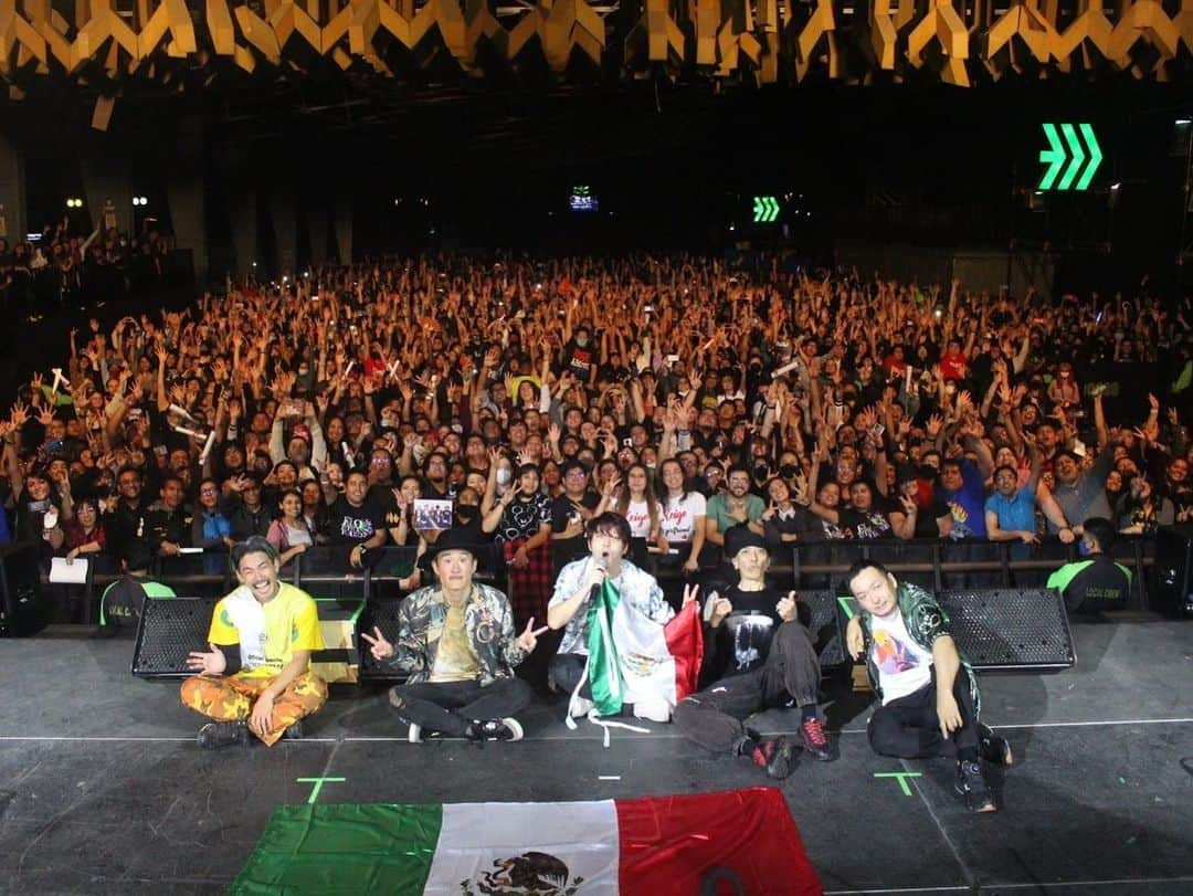 KEIGOのインスタグラム：「Gracias por su amor tan grande por FLOW Definitivamente volveré de nuevo. Muchas gracias a todos. Viva Mexico🇲🇽 #FLOW_japan」