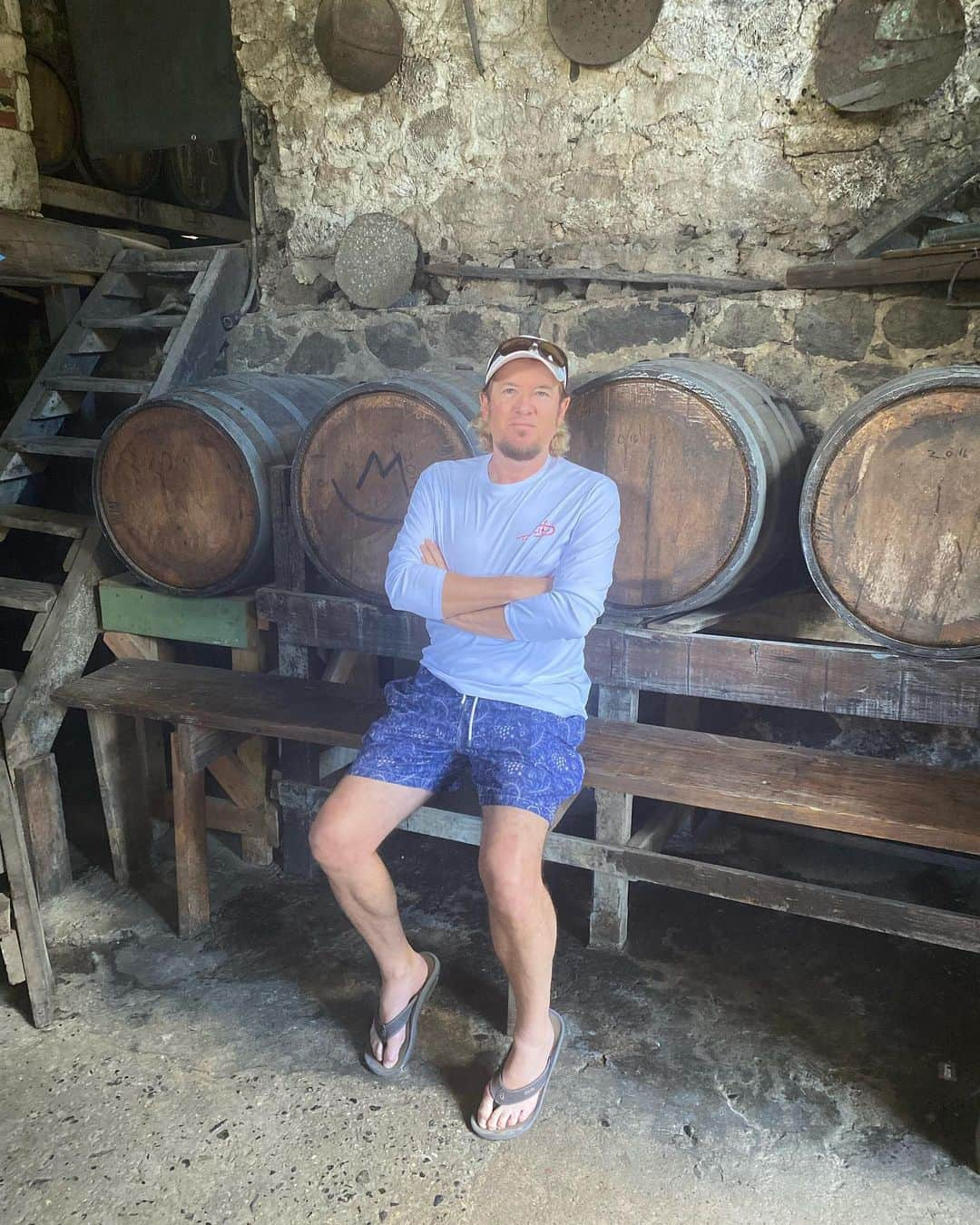 エイドリアン・スミスのインスタグラム：「Had to be done.  @callwoodcanerum distilleries #tortola @BVI」