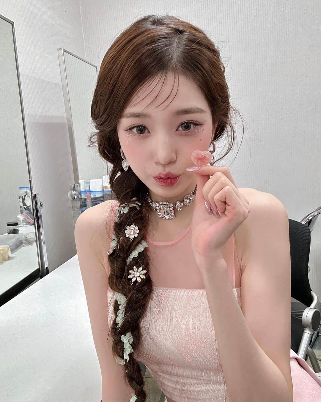 のインスタグラム：「한국 도착💗 また会いましょう日本のみんな🍑💕  #IVE #아이브 #JANGWONYOUNG #장원영」