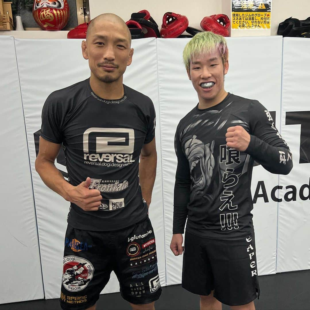 所英男のインスタグラム：「足立区「CUTE」にて。MMAを神龍誠選手　@makoto2000mma 上田将勝さん　@masakatsuueda 安永有希さんにまわしていただきました。ホントまだまだすぎますが、集中できていい練習をさせていただきました。神龍選手は年末海外でグラップリング。僕は大晦日RIZIN。お互い頑張りましょう！練習ありがとうございました！　#cute」