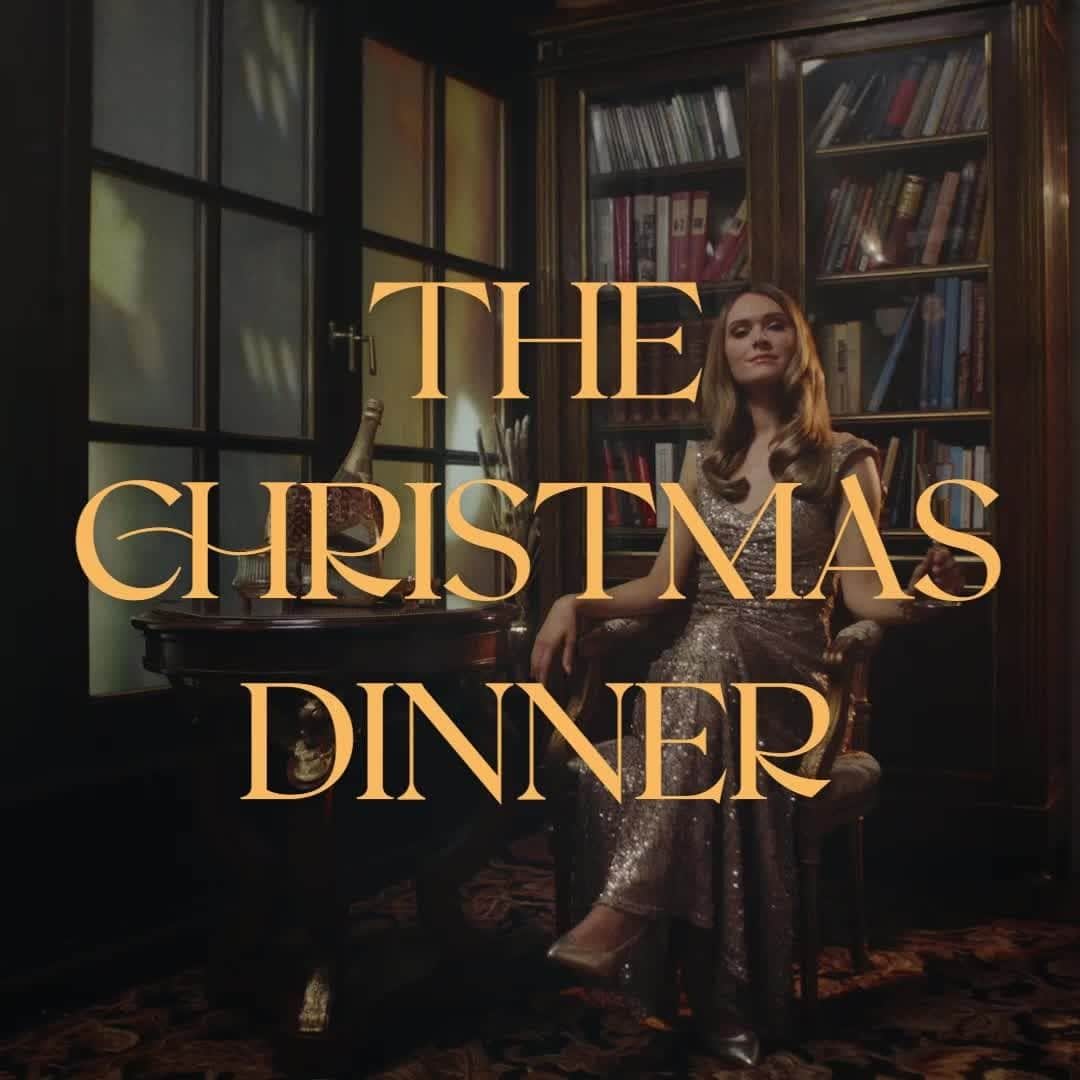 ラドーのインスタグラム：「Like every year, Brunhild Van der Thik and her lover Shiro are preparing the Christmas Dinner. With a shared passion for cooking, they are in perfect harmony in the kitchen, where their famous recipes are a well-kept secret that the whole family enjoys at dinner.  #FeelTheMoment #RadoGifting #RadoHolidays #RadoCentrix #RadoCaptainCookChrono」