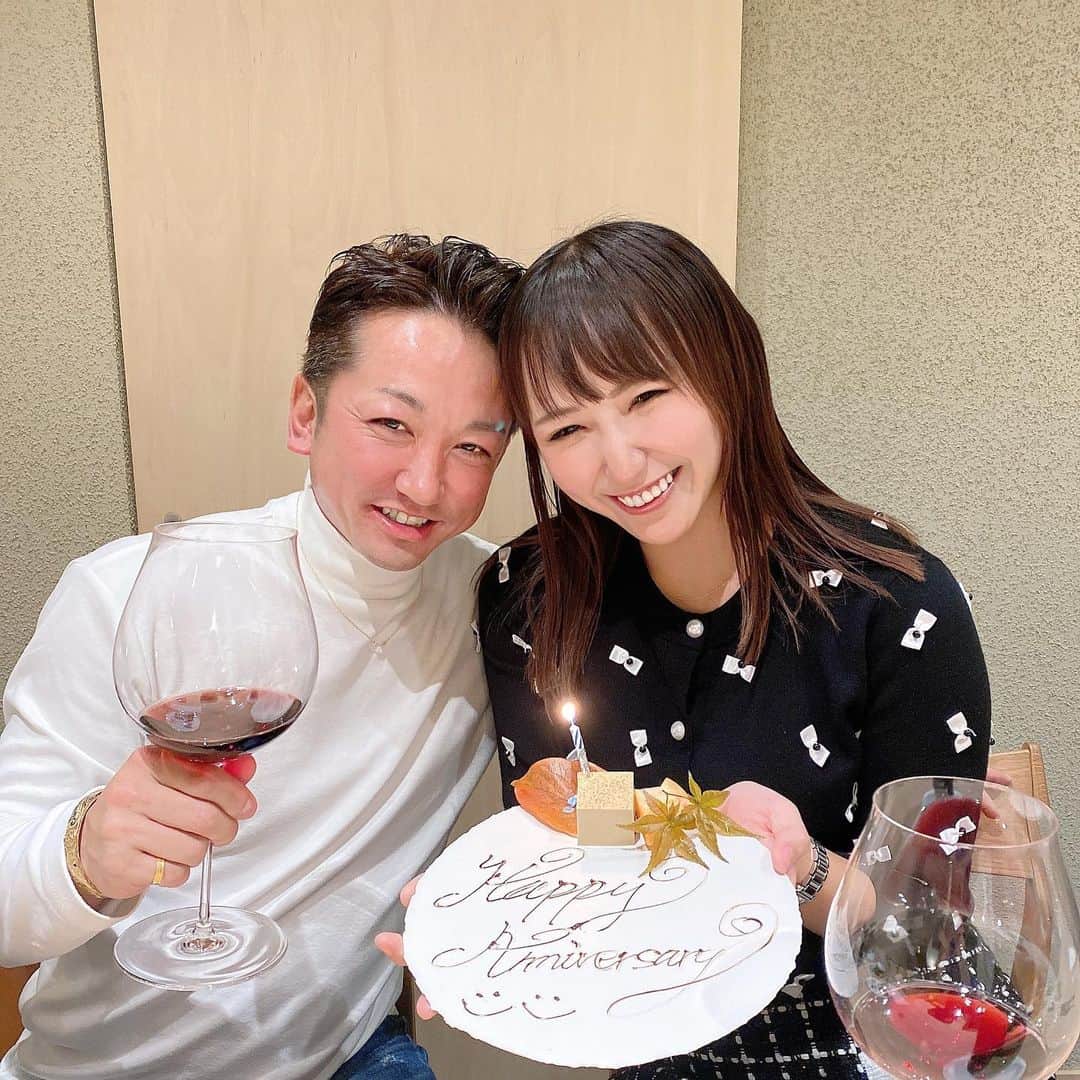 のインスタグラム：「記念日🥰 たくさんのプレゼントと美味しいお料理、幸せな時間をありがと💕酔っ払ったけど記憶にあるよ‼️笑 肉割烹よし田　さんに連れてってもらったの🥹もぉ、全部美味しすぎてやばかった❤️❤️お肉には、ワイン🤤大将も素敵な人で楽しかった💕また行かせてもらいます🥰  @nikukappo_yoshida  #記念日プレゼント #記念日 #記念日ディナー #記念日アルバム #記念日デート #肉割烹 #にく #肉料理 #カップルフォト #カップル #ゴルフ #ごるふ女子 #ゴルフ女子 #ゴルフカップル #関西ゴルファー #関西ゴルフ女子 #関西ゴルフ女子と繋がりたい #関西ゴルファーと繋がりたい #ゴルフ大好き #ゴルフ大好き女子 #ゴルフ好きな人と繋がりたい #ゴルフうまくなりたい #カルティエ #カルティエリング」