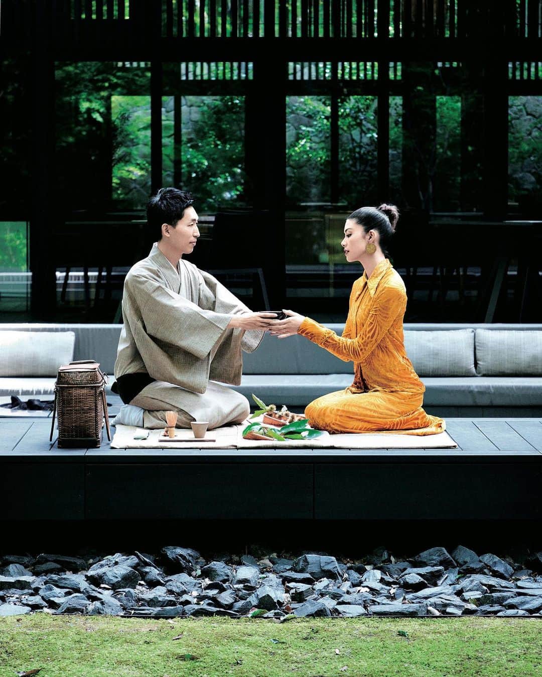 森星のインスタグラム：「NODATE tea ceremony @aman_kyoto with Dairiku Amae.  Interview on my serial story for @25ansjp 🍵  Keep tradition contemporary. @tefutefulab」