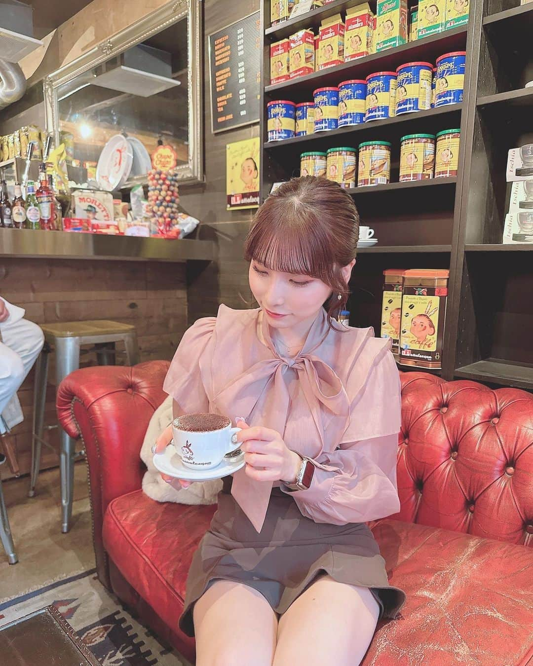 紗愛のインスタグラム：「京都の可愛い珈琲店☕️ ※珈琲飲めるふりしてチョコレート飲んでます🤫  #cafe #カフェ巡り #coffee #京都 #otto #herlipto #snidel」