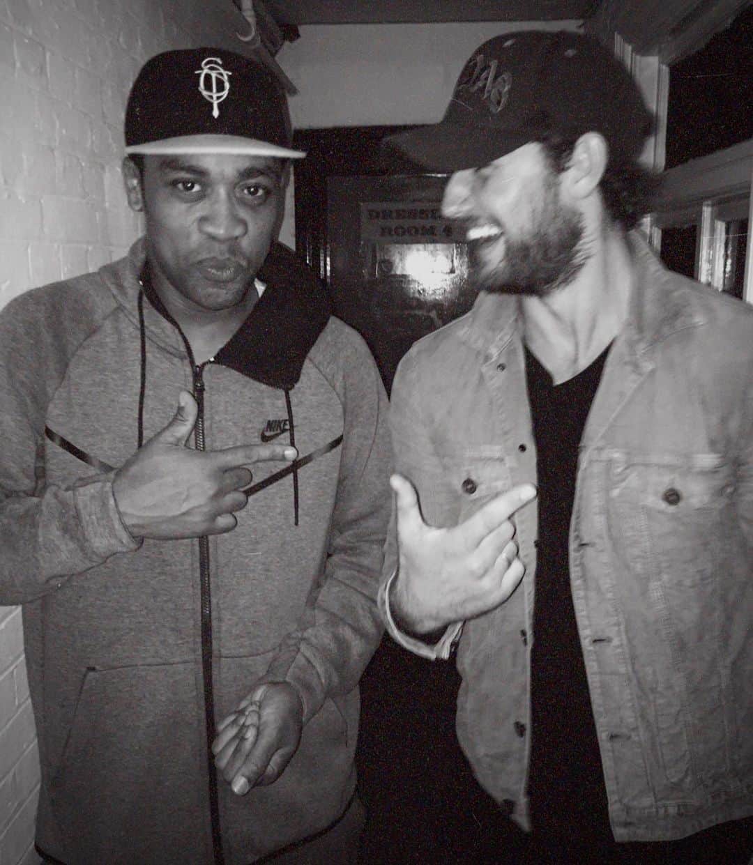 アレックス・ペティファーのインスタグラム：「Backstage 💡 #wiley」