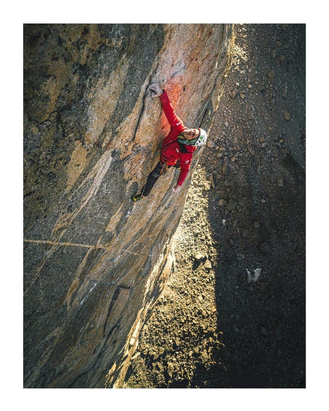 ティム・ケンプルさんのインスタグラム写真 - (ティム・ケンプルInstagram)「Deep in the hills of Western Wyoming’s Wind River Range is one of the most amazing remote big walls in the lower 48 — Mt. Hooker. ⁣ To have the opportunity to experience this place, this past summer, for the first time through the energy and stoke of @mattsegal and @jessehuey as they completed a multi-year journey to establish a new line up the middle of the wall was an absolute highlight of the year. Nice work boys and thanks for having me. 🙏💪🏽🙏  #camp4pix」12月6日 5時32分 - timkemple