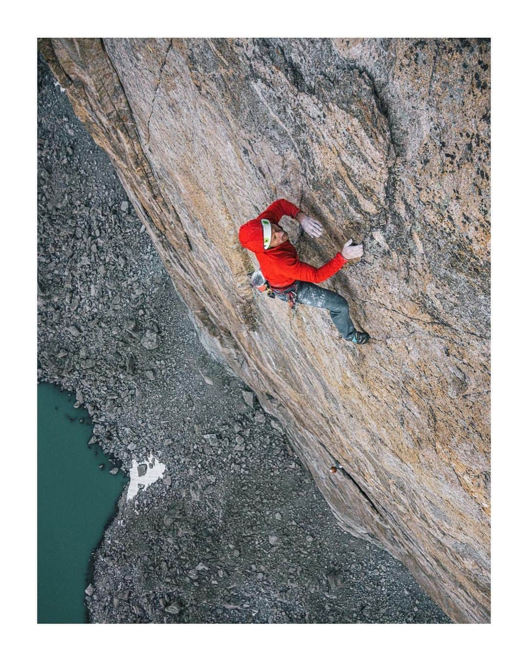 ティム・ケンプルさんのインスタグラム写真 - (ティム・ケンプルInstagram)「Deep in the hills of Western Wyoming’s Wind River Range is one of the most amazing remote big walls in the lower 48 — Mt. Hooker. ⁣ To have the opportunity to experience this place, this past summer, for the first time through the energy and stoke of @mattsegal and @jessehuey as they completed a multi-year journey to establish a new line up the middle of the wall was an absolute highlight of the year. Nice work boys and thanks for having me. 🙏💪🏽🙏  #camp4pix」12月6日 5時32分 - timkemple